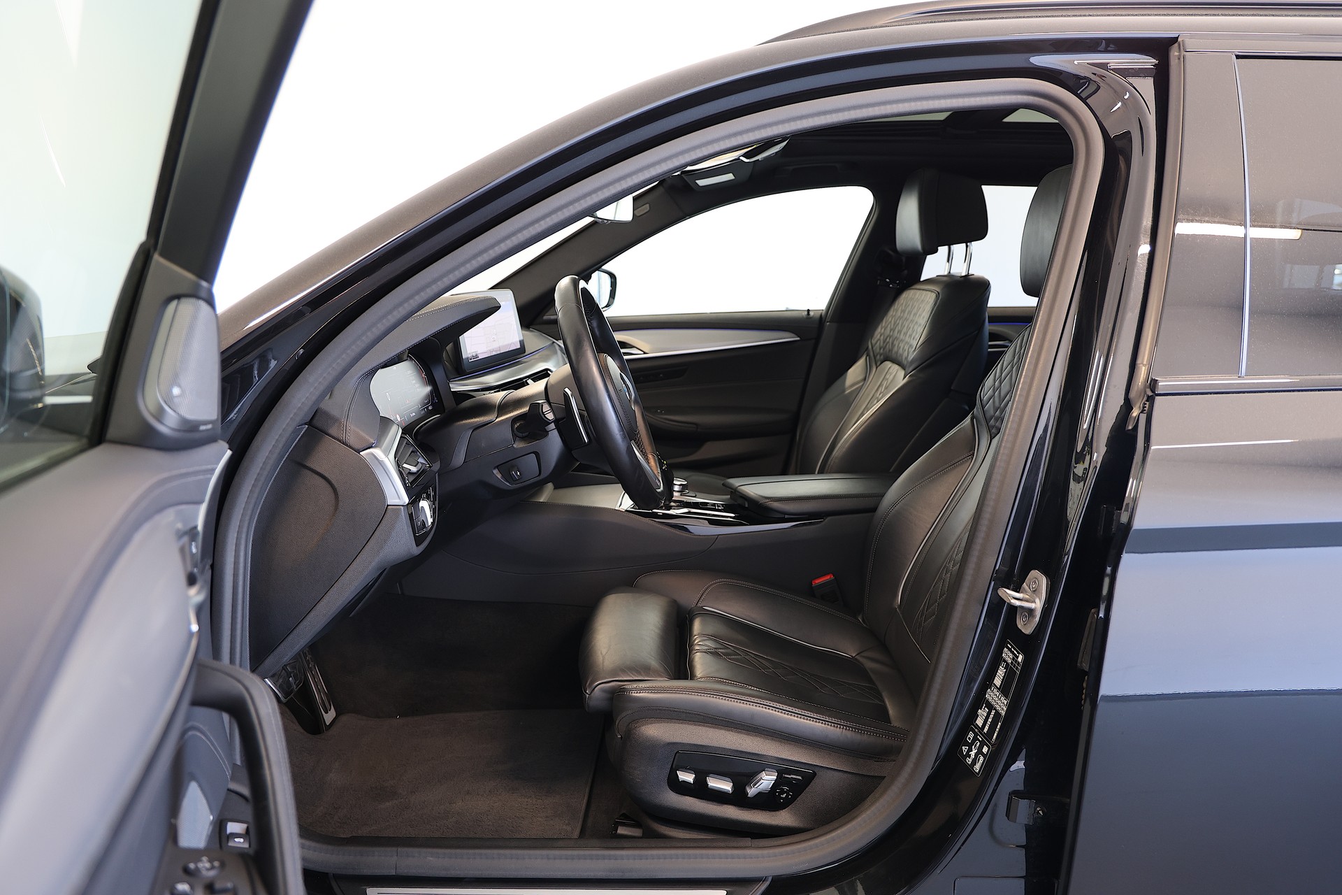 BMW 540d xDrive 48V Touring M Sport Steptronic-image-5