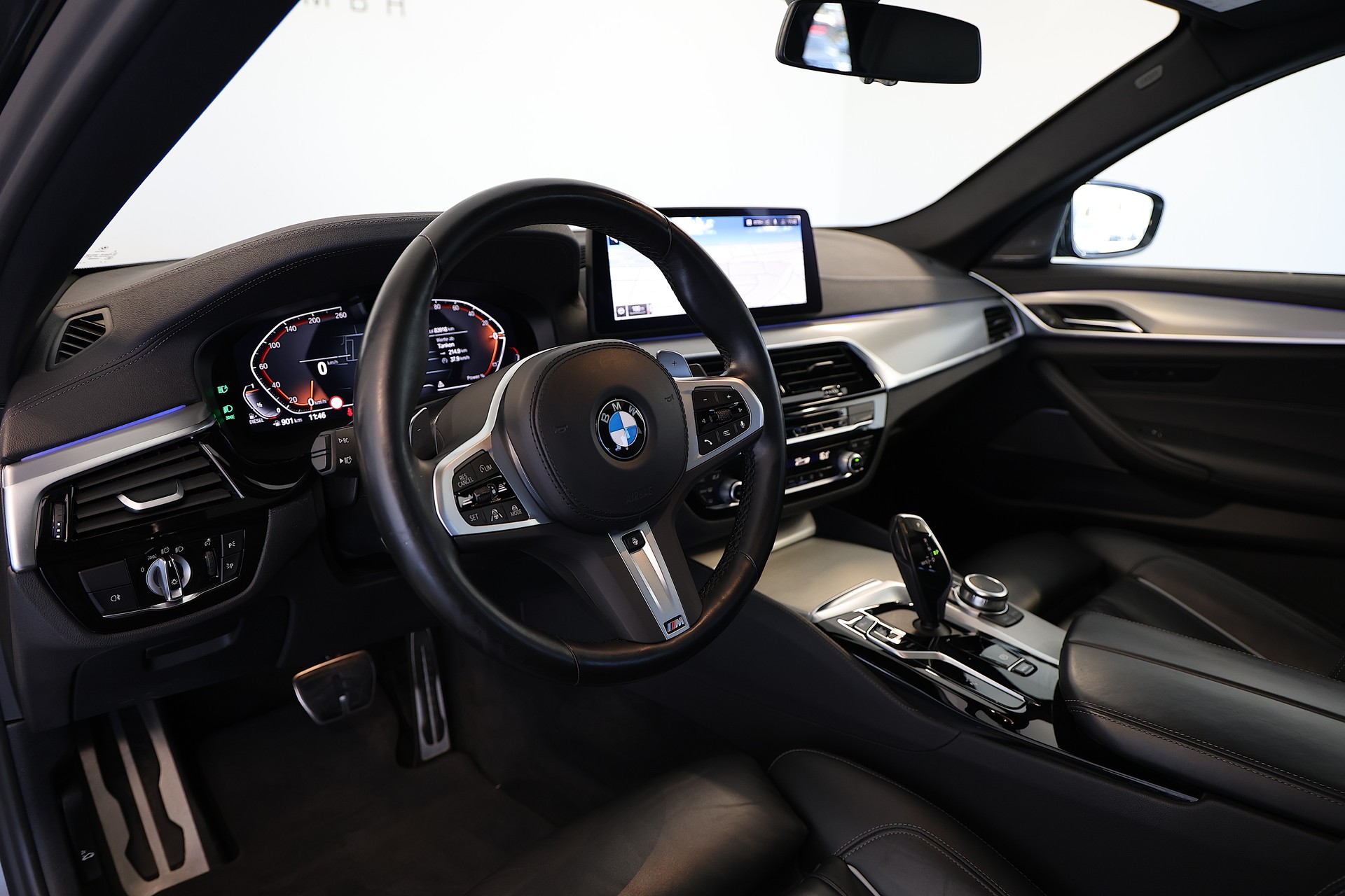 BMW 540d xDrive 48V Touring M Sport Steptronic-image-7