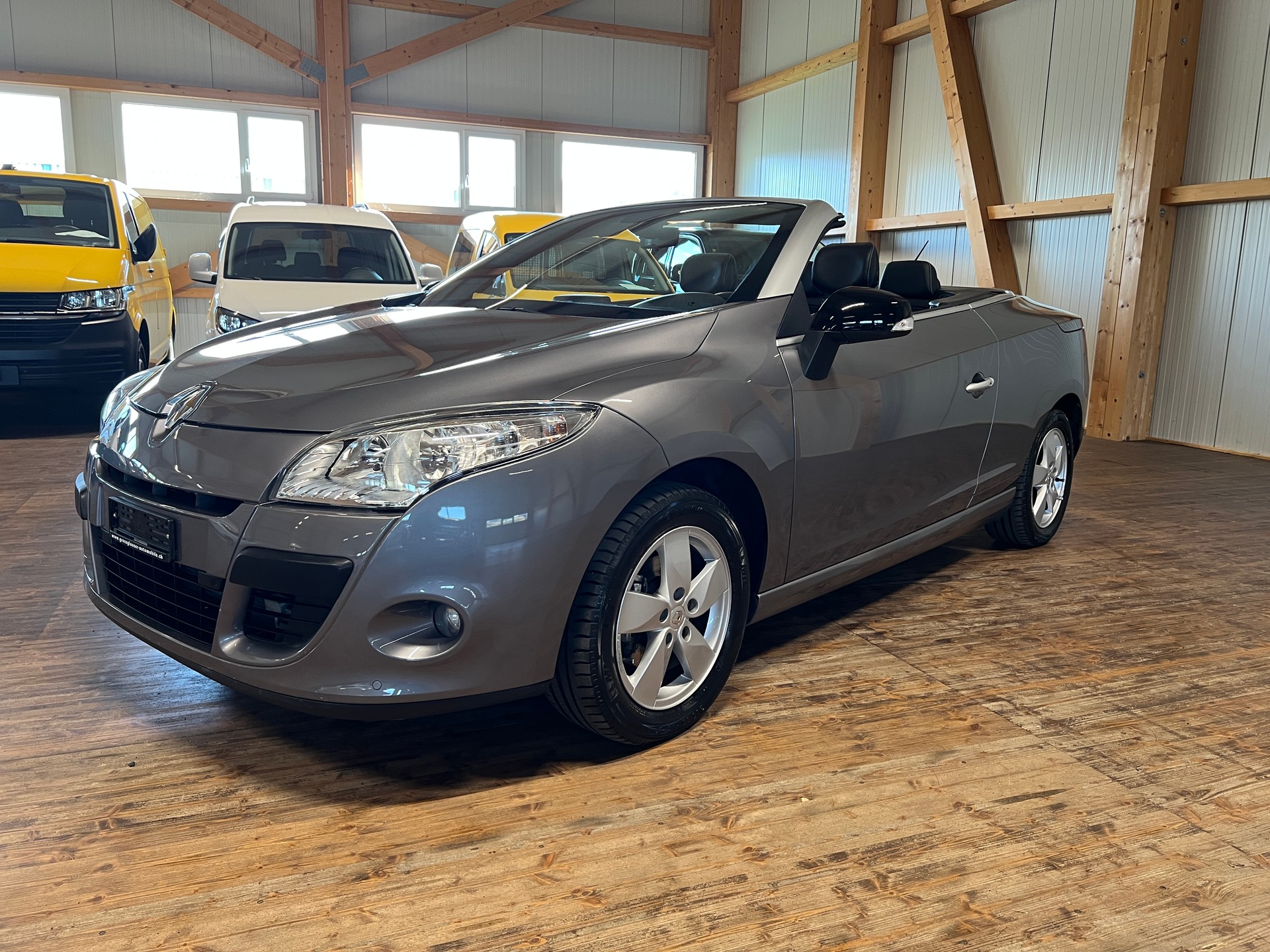 RENAULT Mégane CC 2.0 16V Dynamique CVT-image-8
