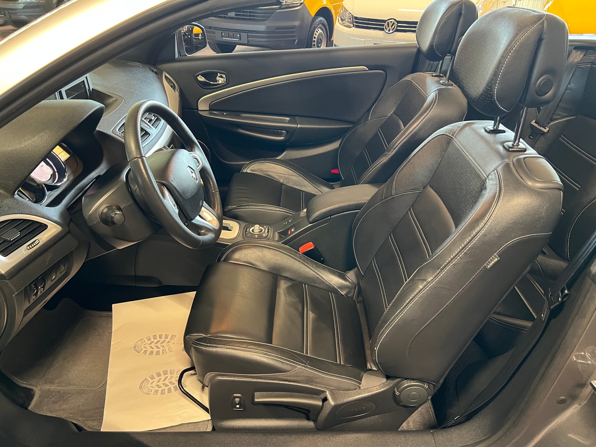 RENAULT Mégane CC 2.0 16V Dynamique CVT-image-12
