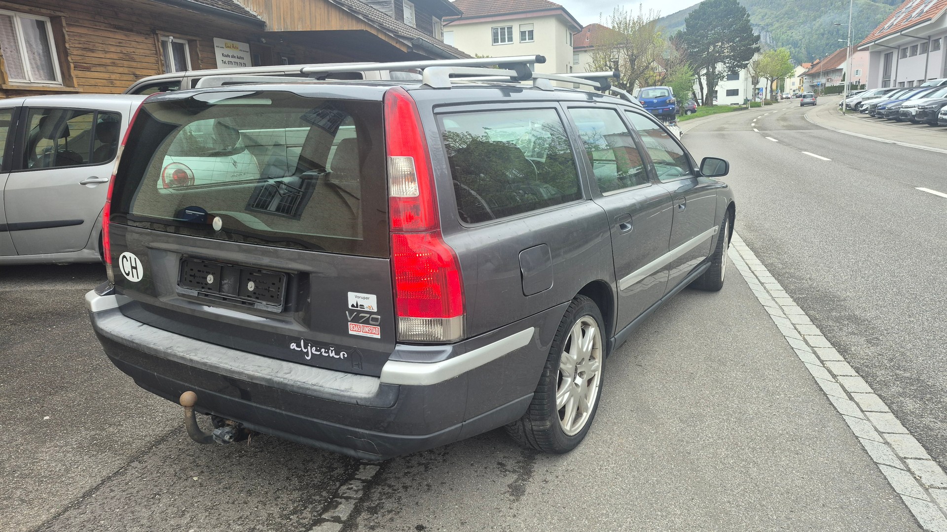 VOLVO V70 2.4-image-3