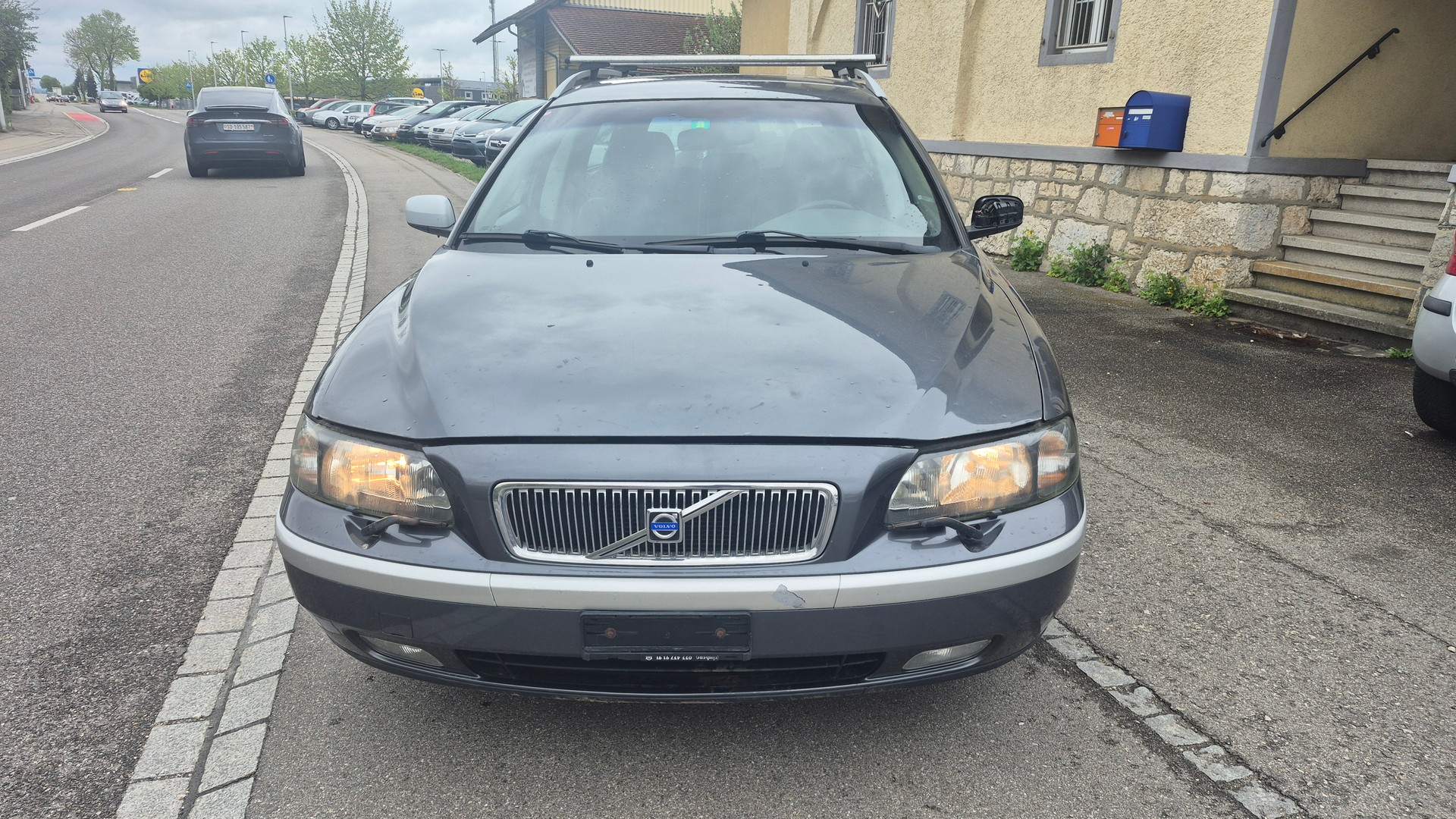 VOLVO V70 2.4-image-1