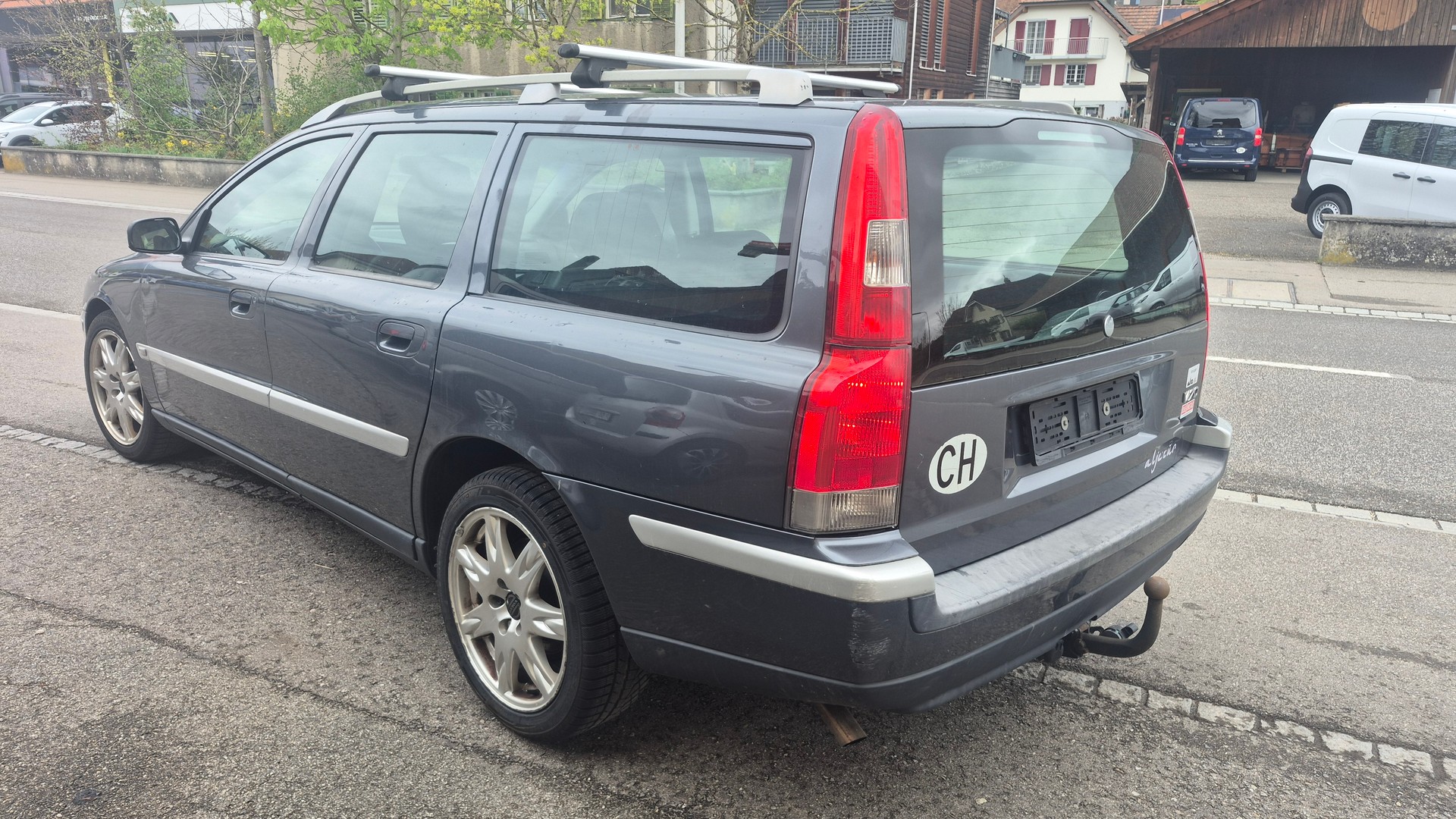 VOLVO V70 2.4-image-6