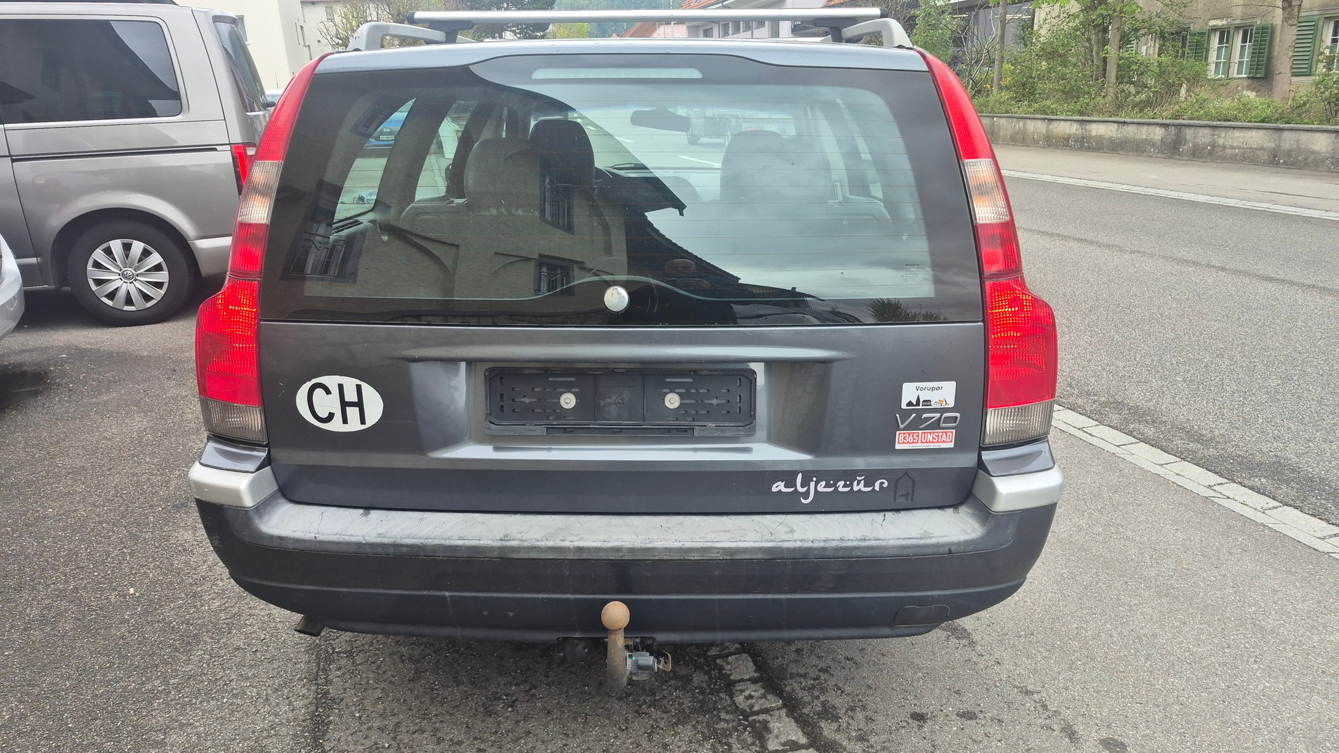 VOLVO V70 2.4-image-5