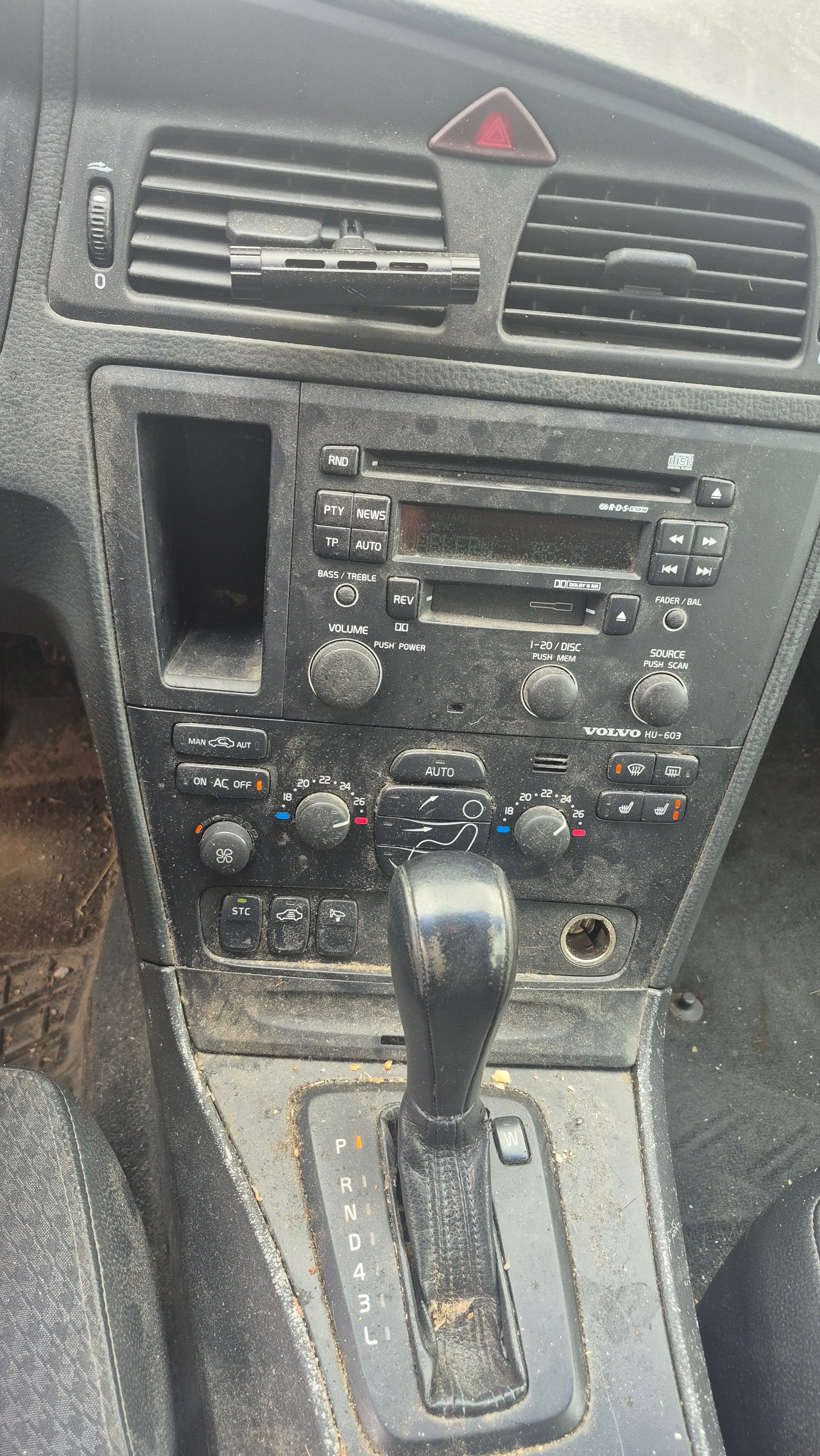 VOLVO V70 2.4-image-9