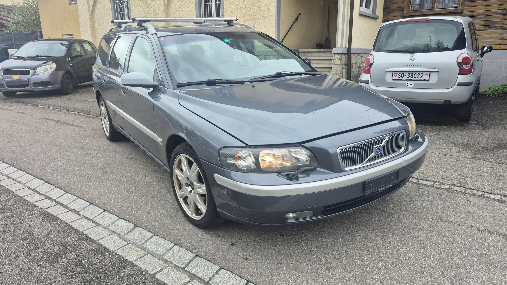 VOLVO V70 2.4-image-2