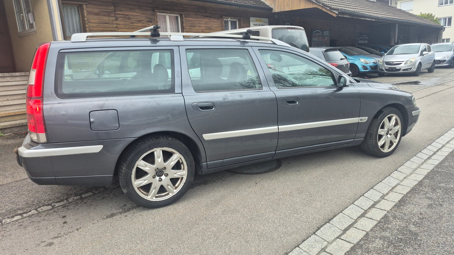 VOLVO V70 2.4-image-4