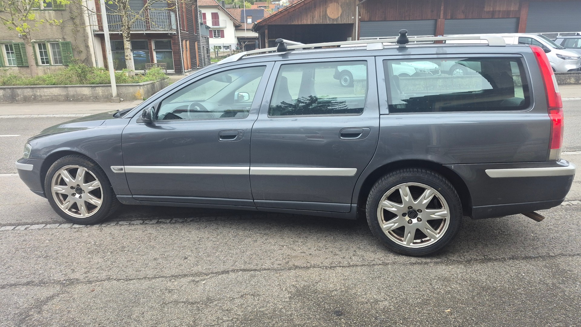 VOLVO V70 2.4-image-7