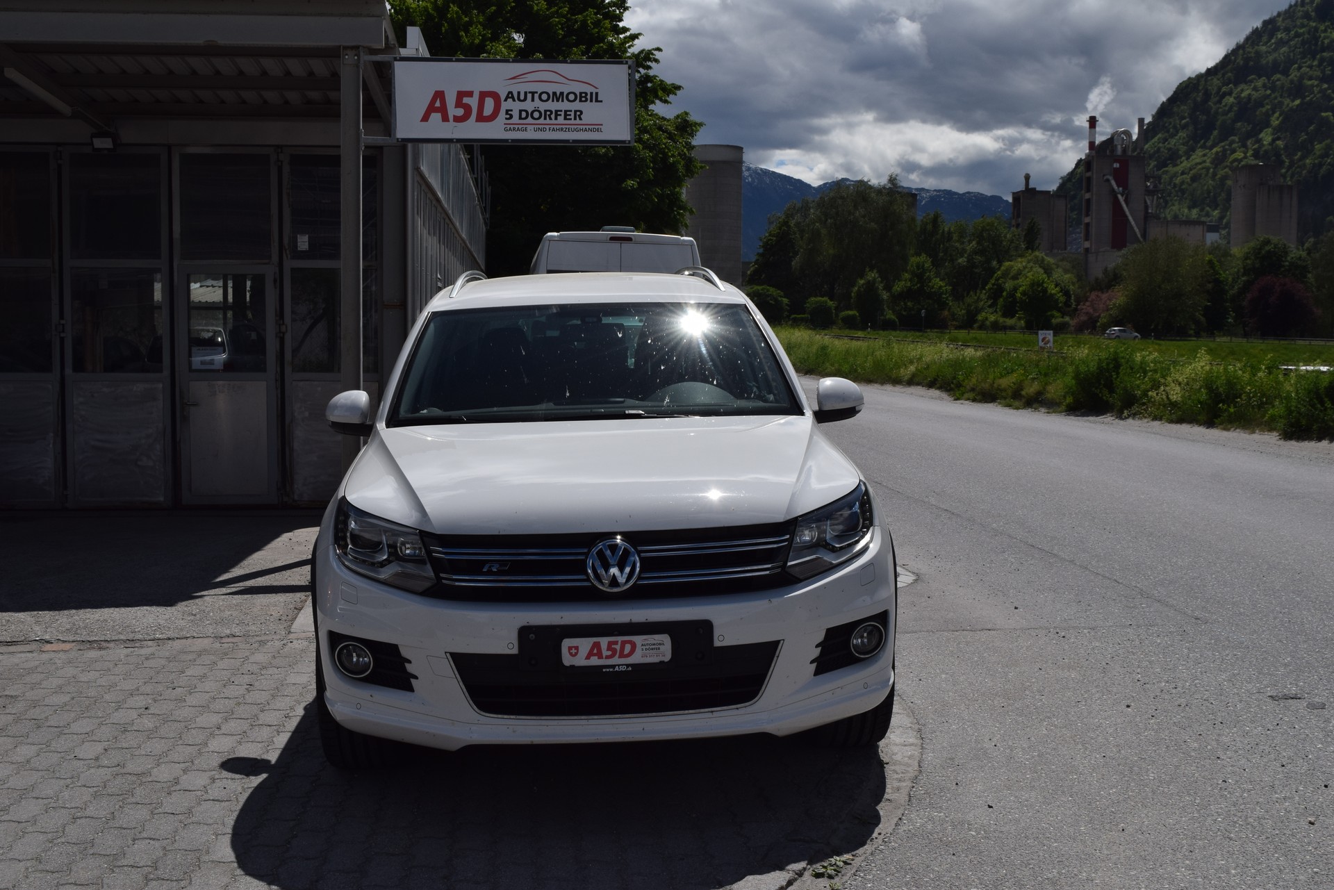 VW Tiguan 2.0 TDI BlueMotion Sport&Style 4Motion DSG-showroom-element-1