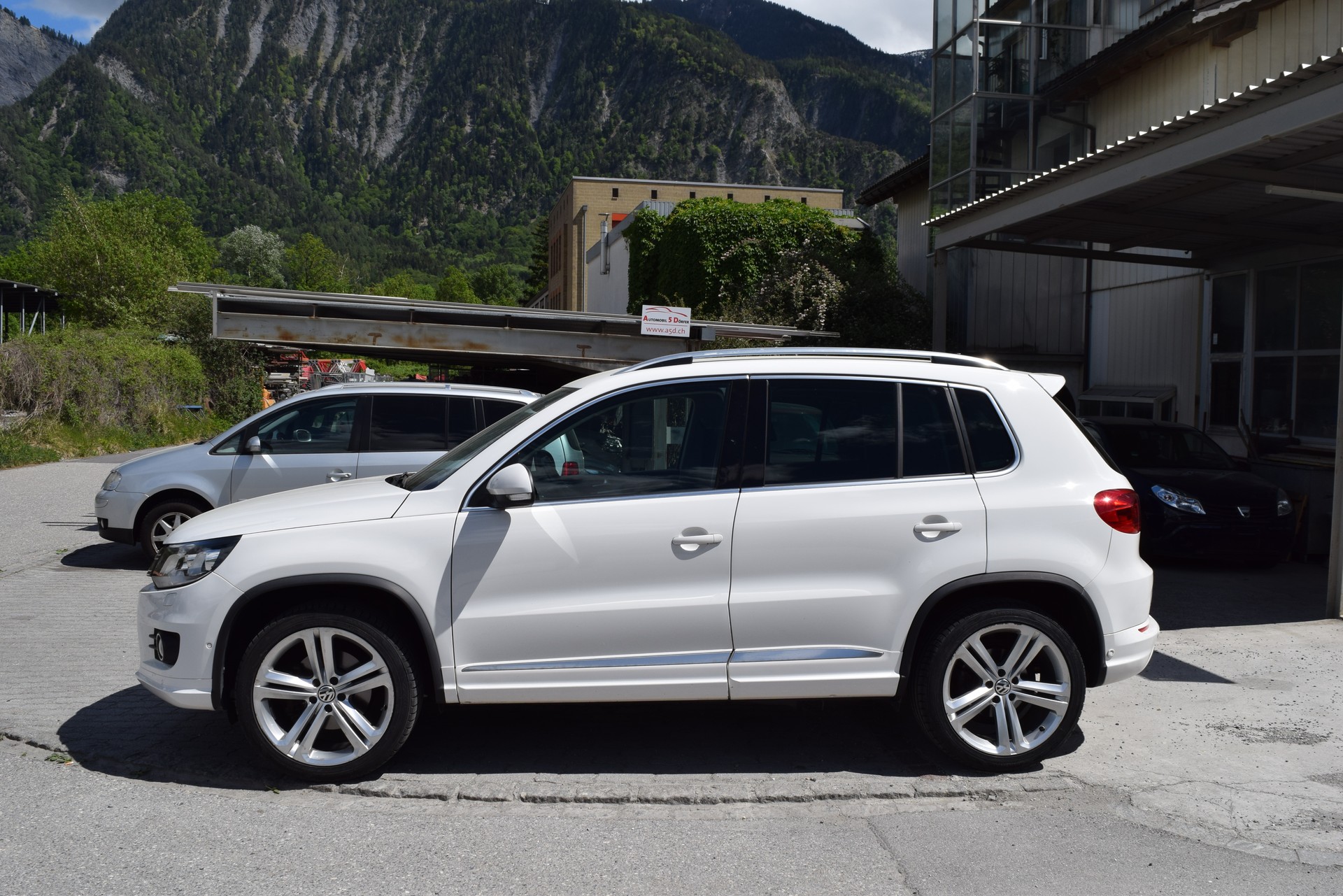 VW Tiguan 2.0 TDI BlueMotion Sport&Style 4Motion DSG-showroom-element-3