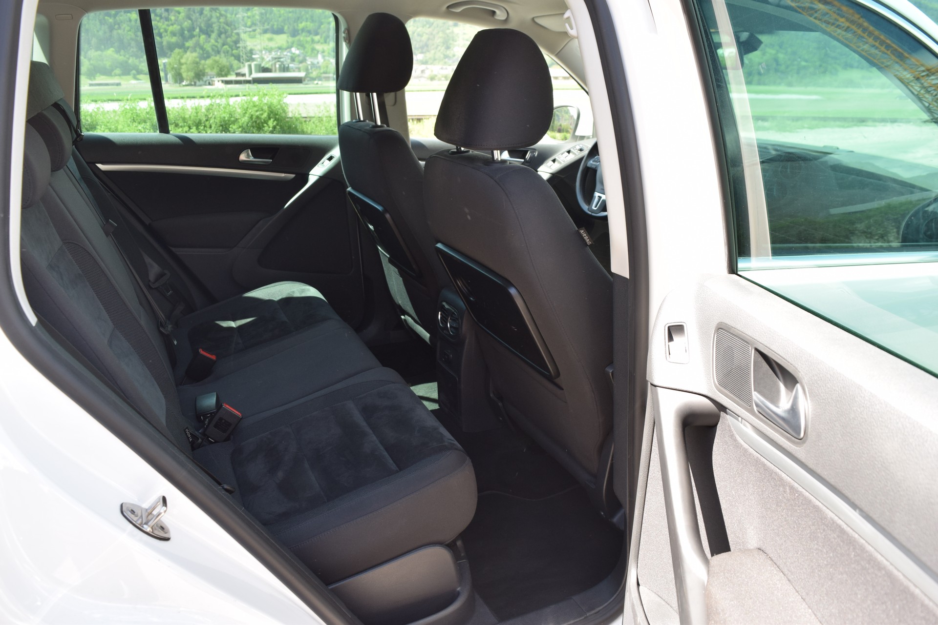 VW Tiguan 2.0 TDI BlueMotion Sport&Style 4Motion DSG-image-10