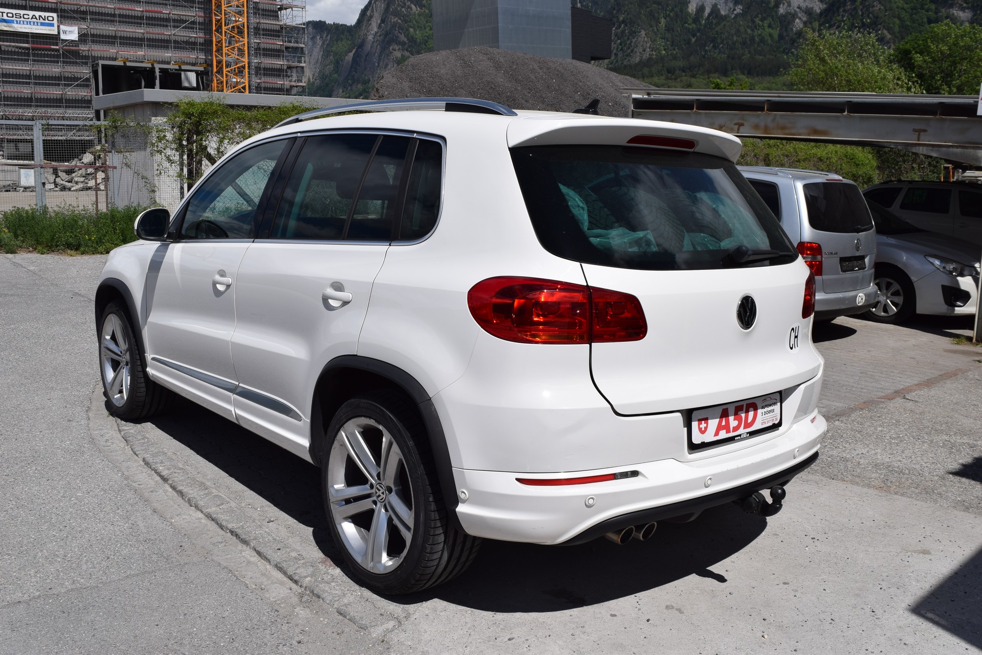 VW Tiguan 2.0 TDI BlueMotion Sport&Style 4Motion DSG-image-4