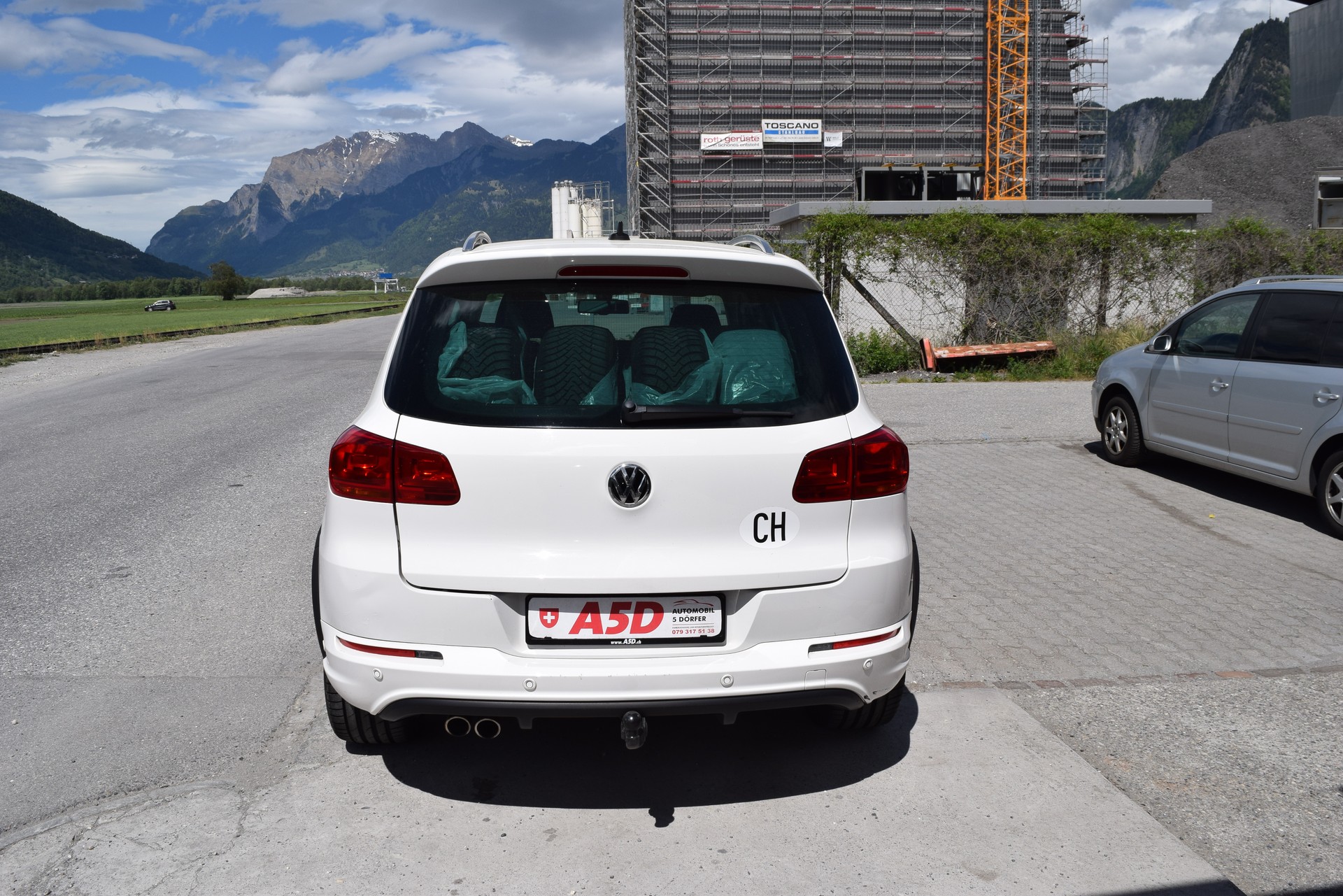 VW Tiguan 2.0 TDI BlueMotion Sport&Style 4Motion DSG-image-5