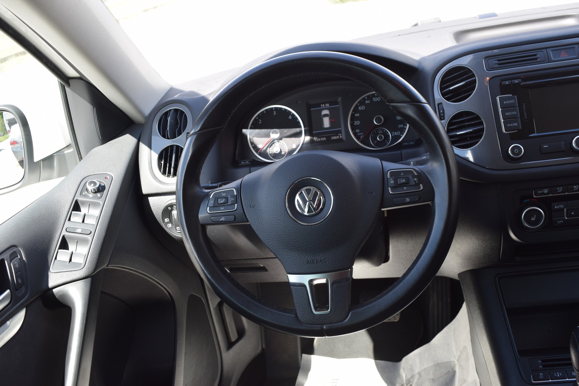 VW Tiguan 2.0 TDI BlueMotion Sport&Style 4Motion DSG-image-13
