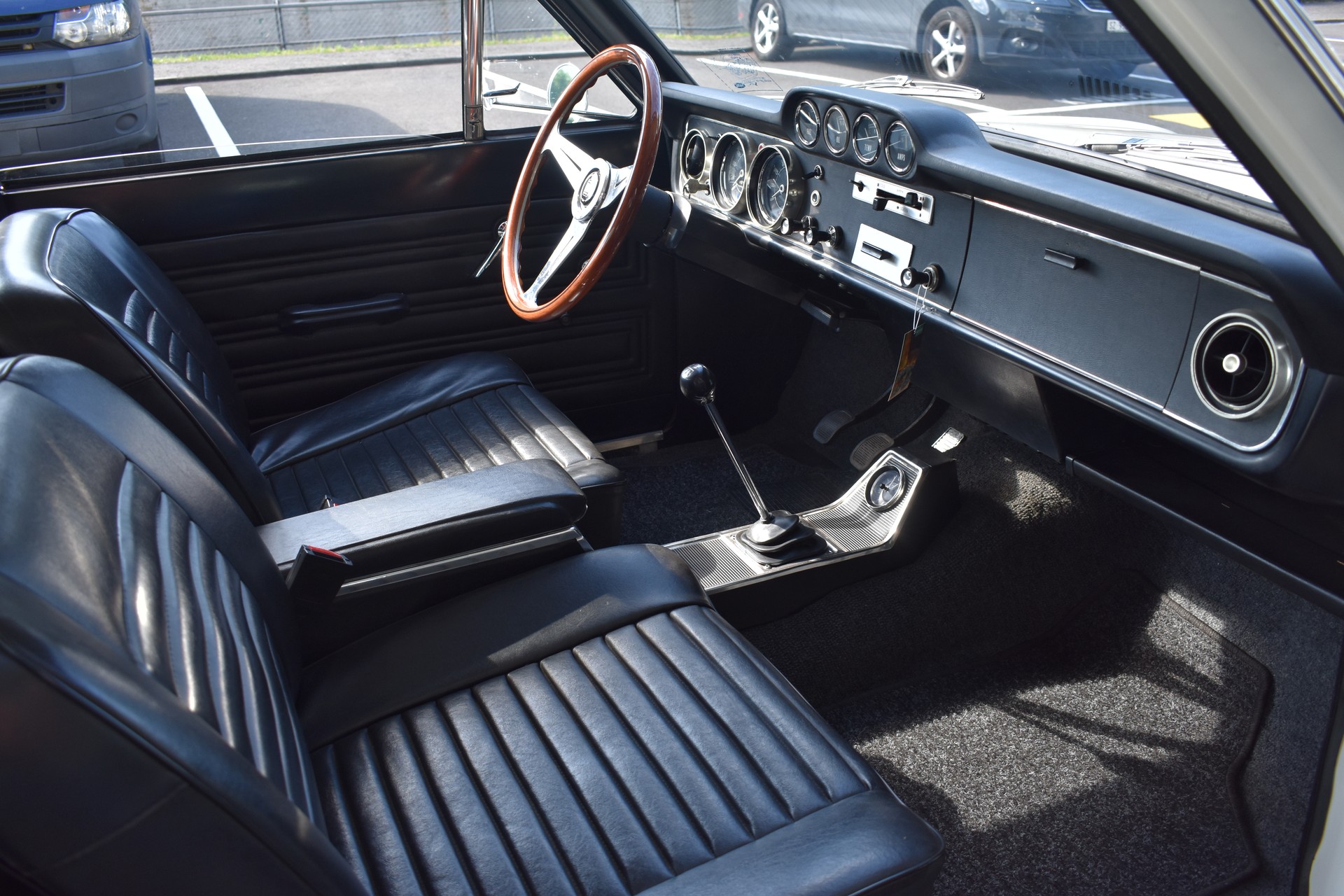 FORD Cortina 1600 GT-image-8