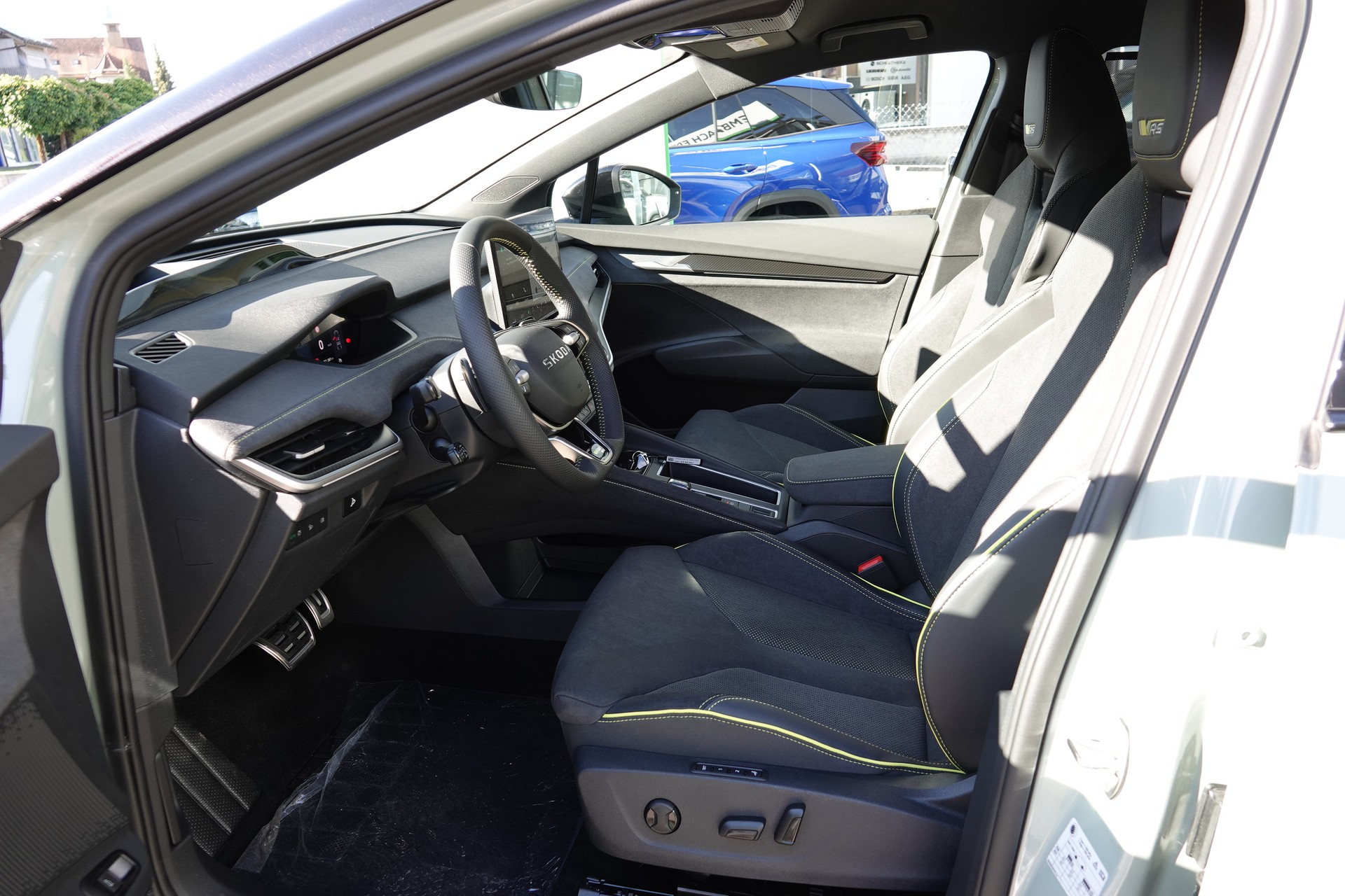 SKODA Elroq RS 4x4-image-13