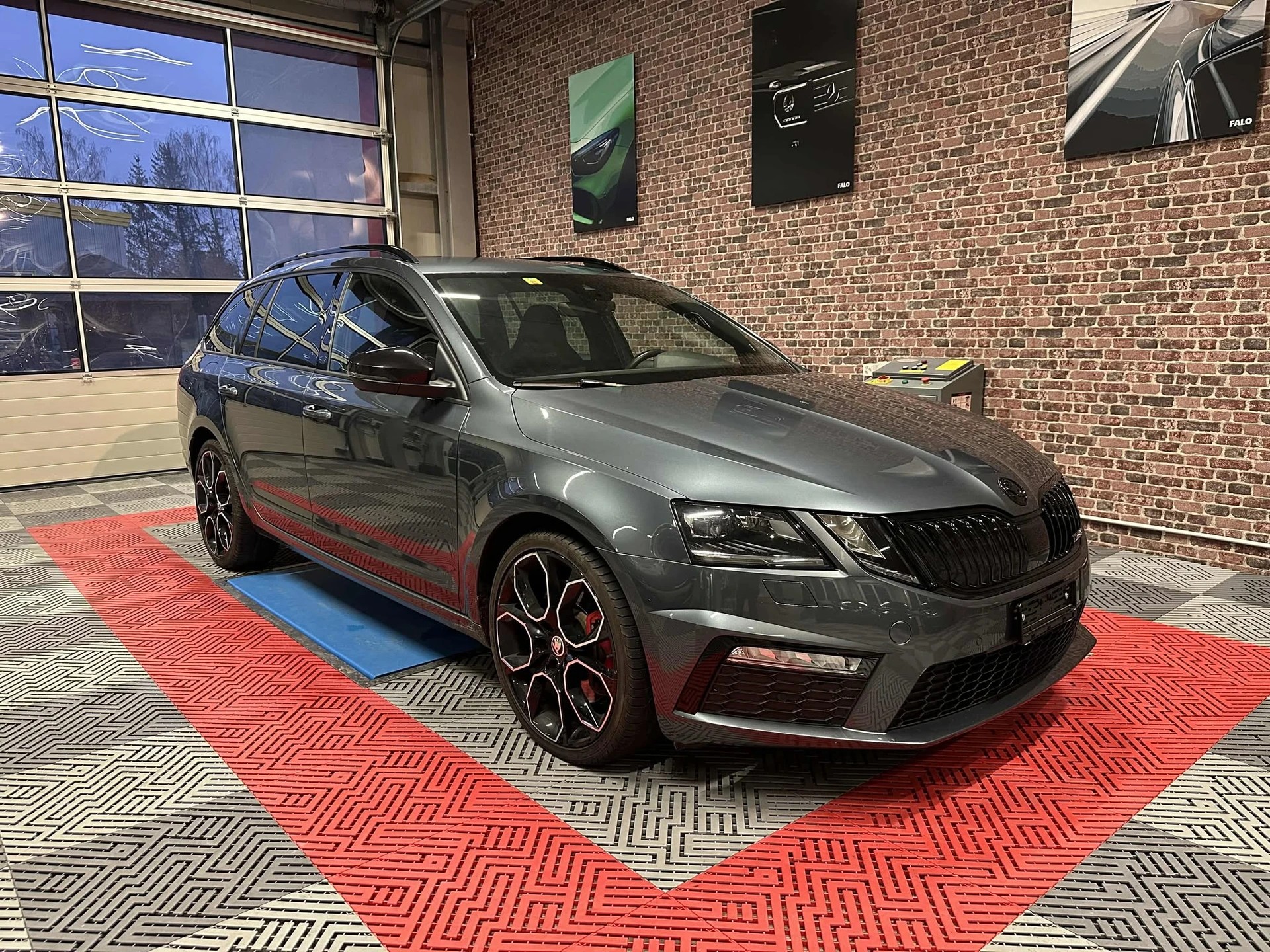 SKODA Octavia Combi 2.0 TSI RS Final Edition DSG-image-5