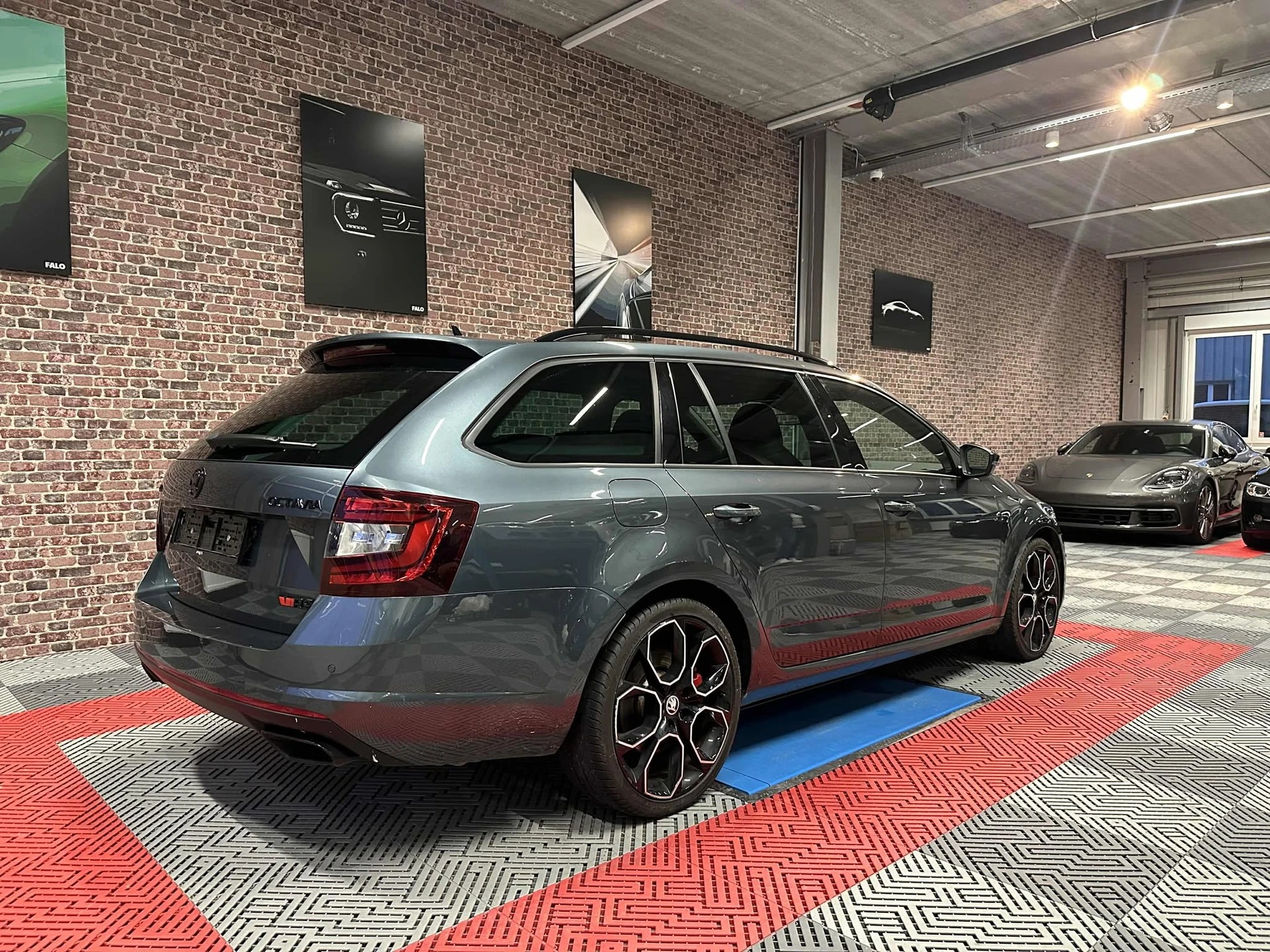 SKODA Octavia Combi 2.0 TSI RS Final Edition DSG-image-3
