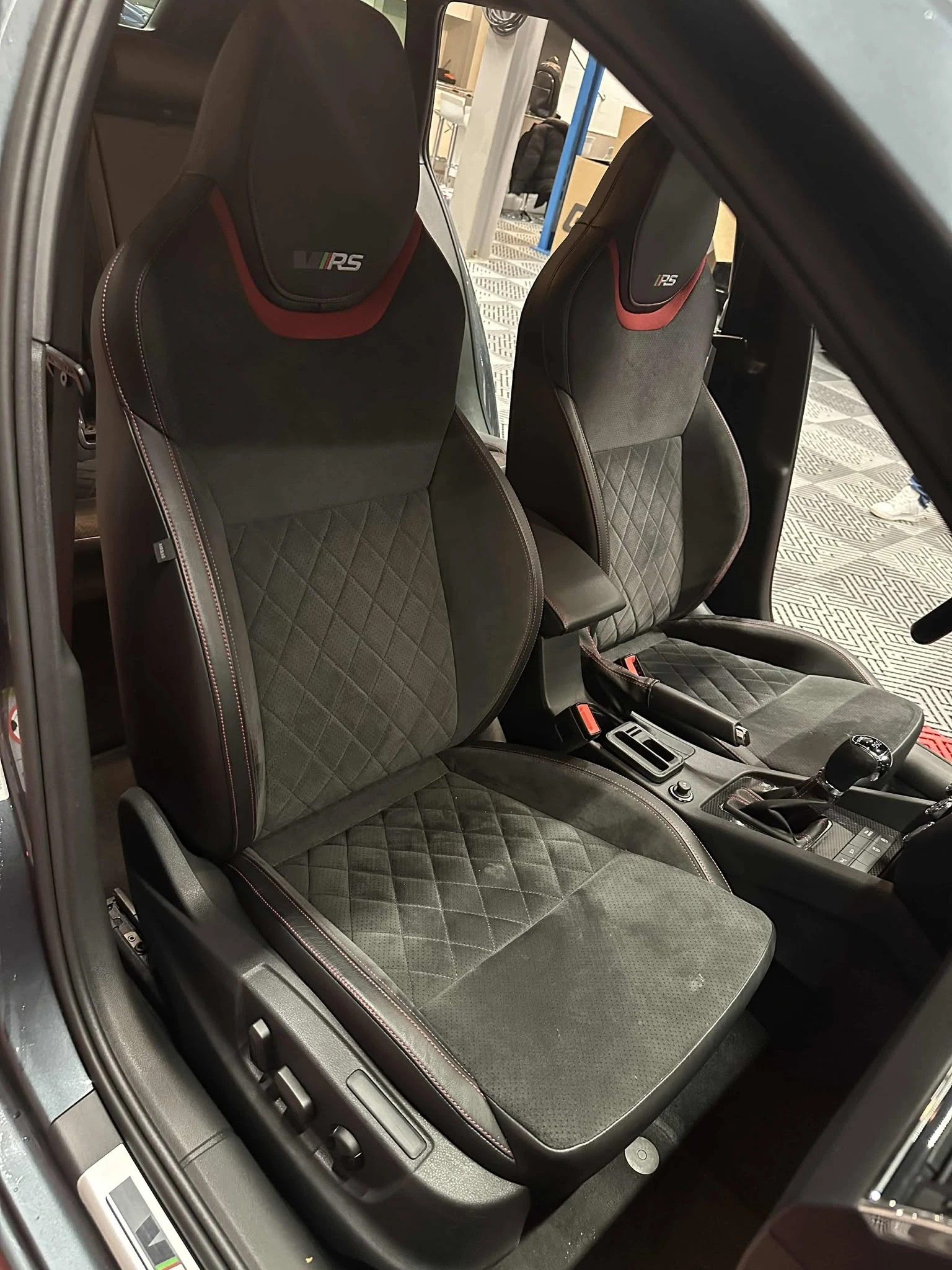 SKODA Octavia Combi 2.0 TSI RS Final Edition DSG-image-8