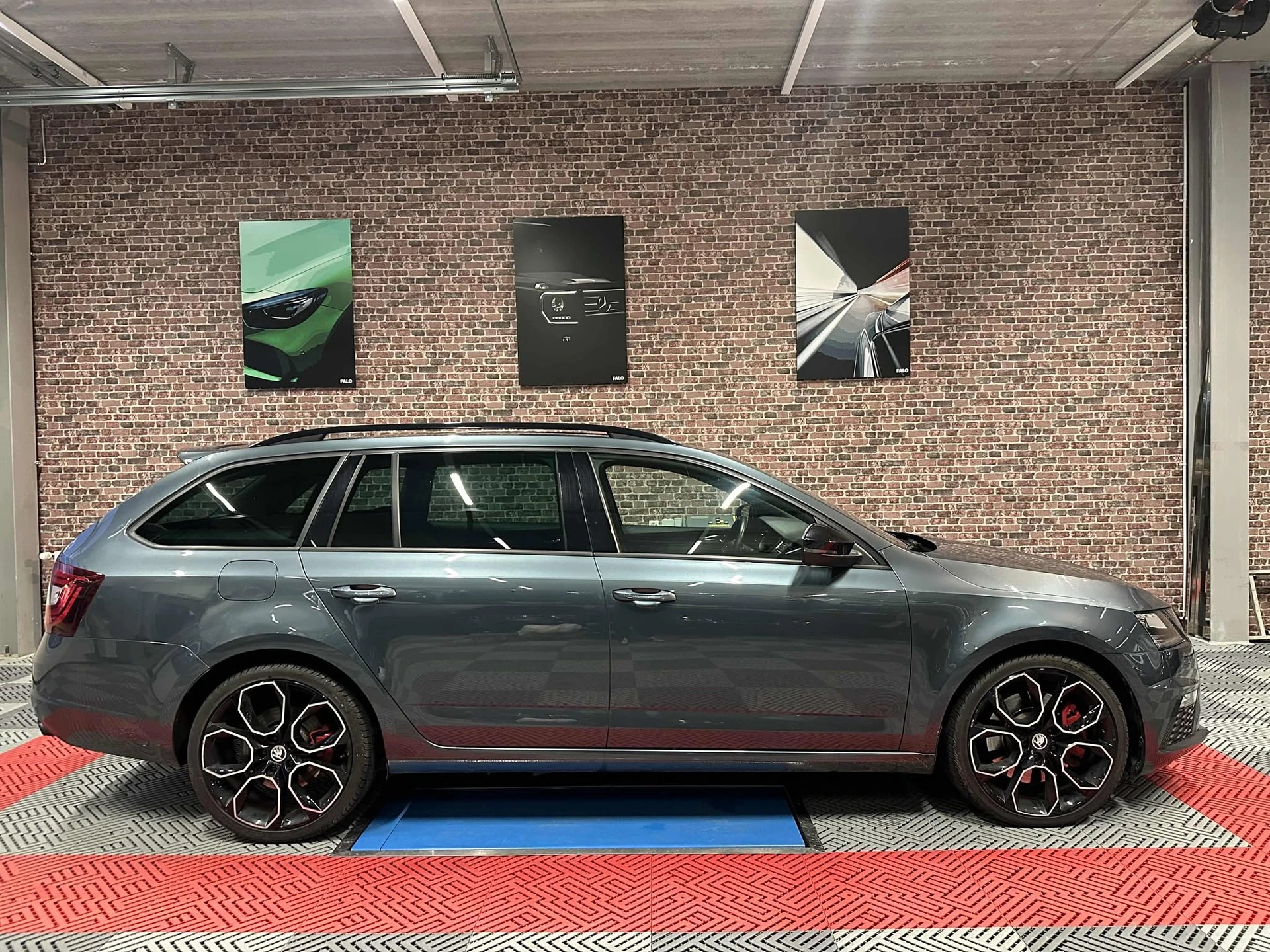 SKODA Octavia Combi 2.0 TSI RS Final Edition DSG-image-4