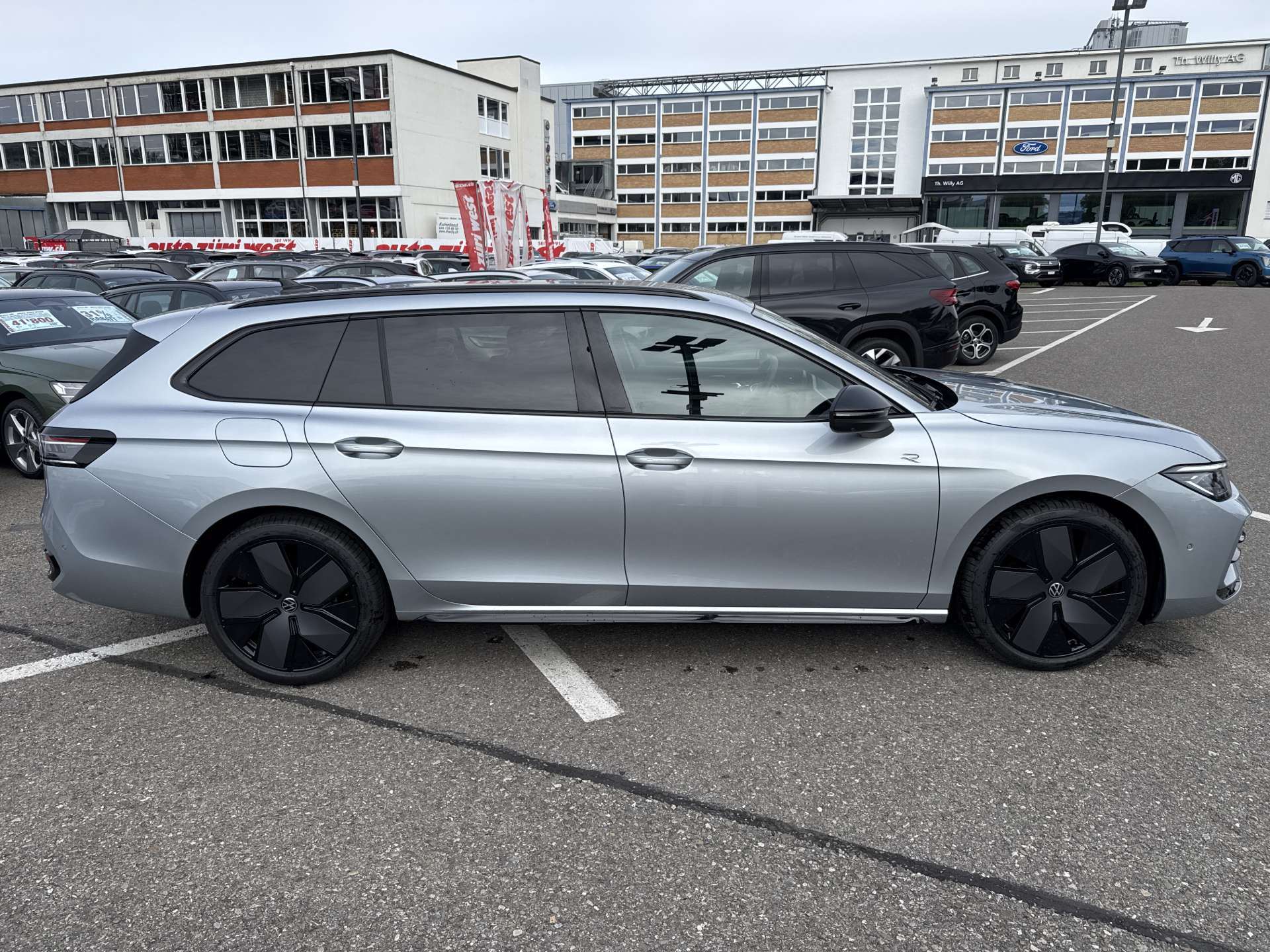 VW Passat Variant 2.0 TDi evo R-Line 4Motion DSG-Automat-image-10