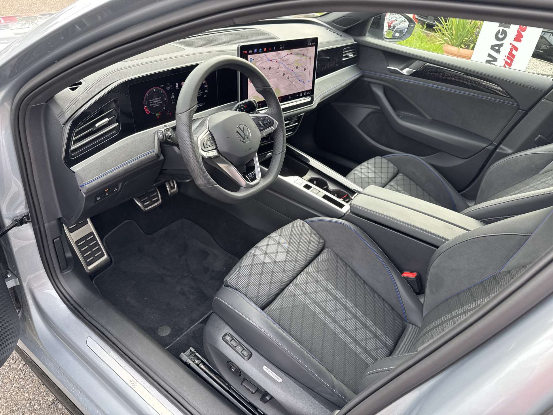 VW Passat Variant 2.0 TDi evo R-Line 4Motion DSG-Automat-image-5