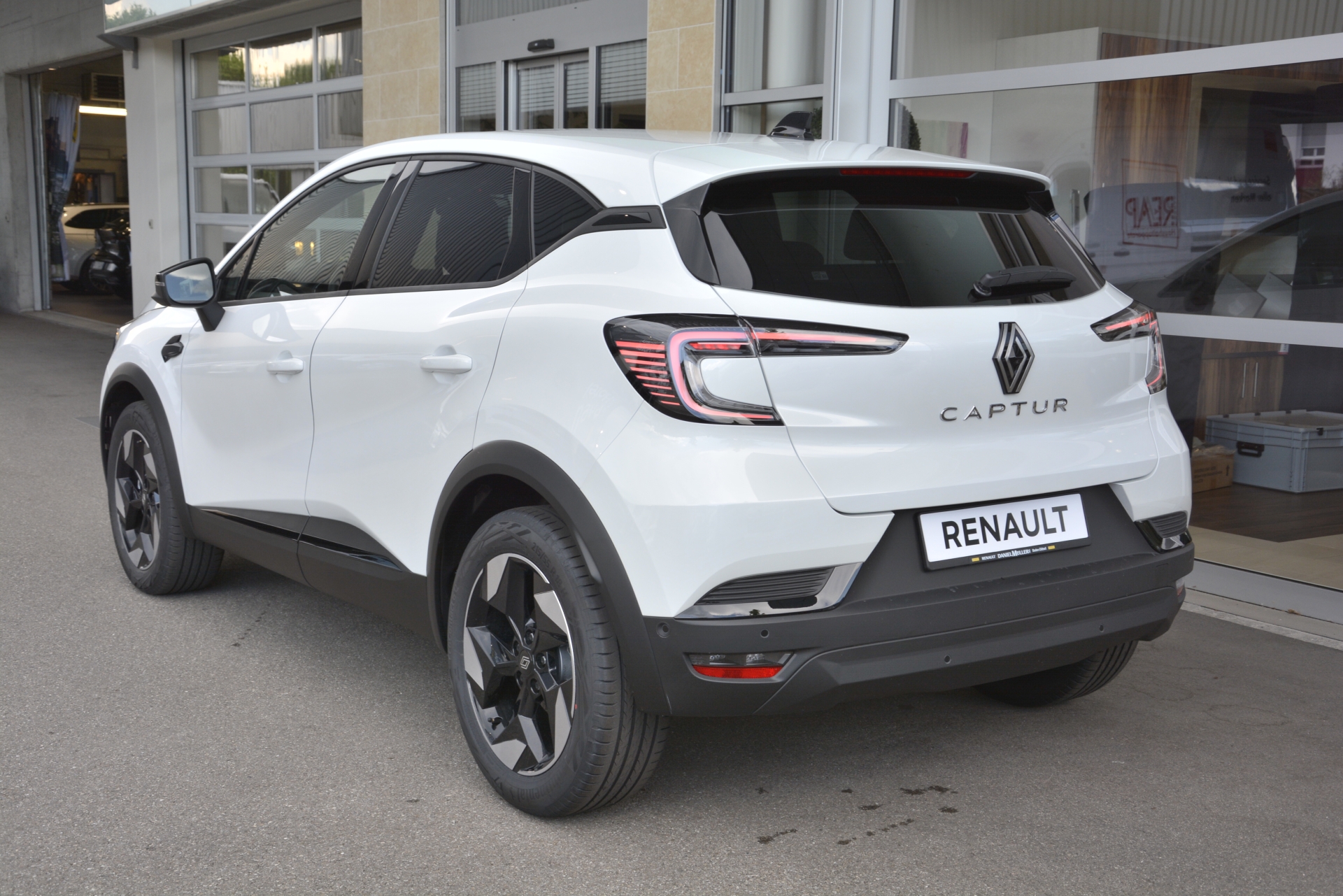 RENAULT CAPTUR techno mild hybrid 140 EDC-image-3