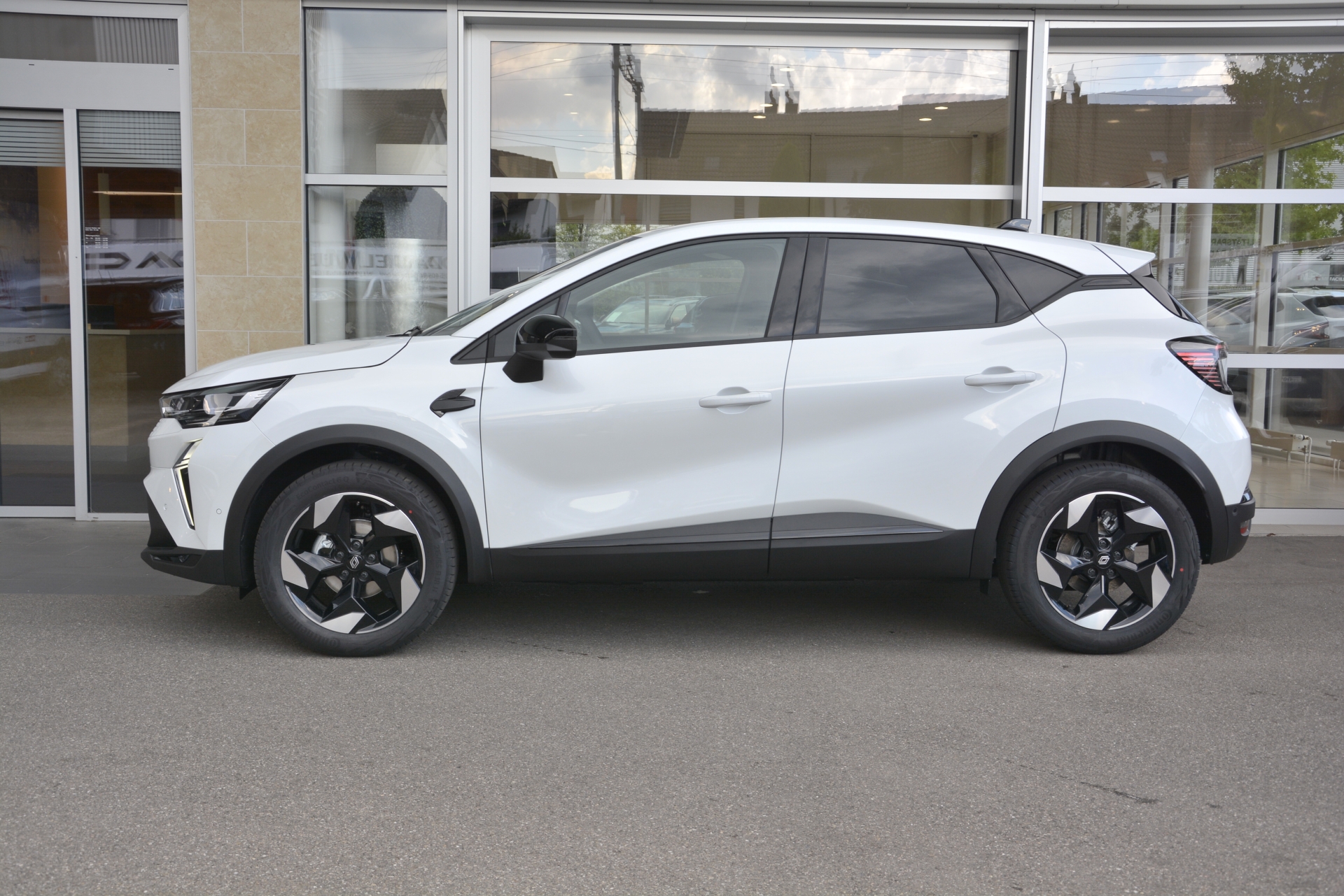 RENAULT CAPTUR techno mild hybrid 140 EDC-image-2