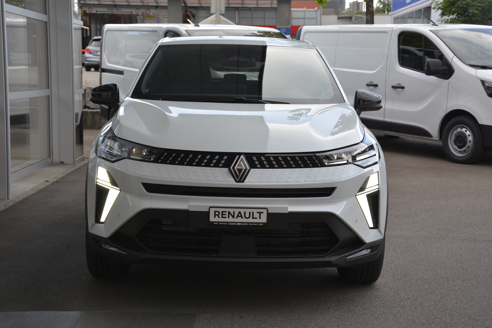 RENAULT CAPTUR techno mild hybrid 140 EDC-image-1