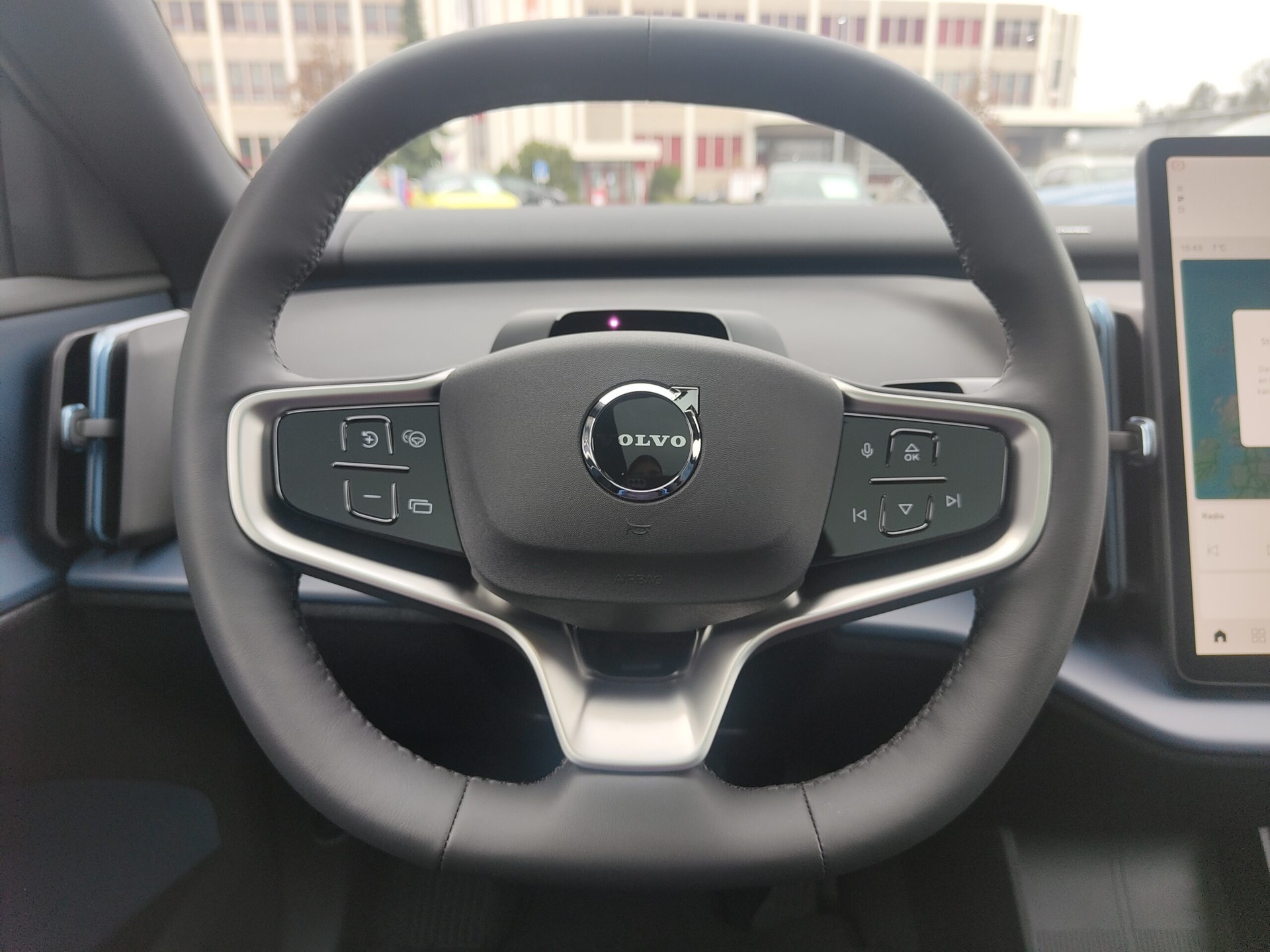 VOLVO EX30 E60 Twin Ultra Performance AWD-image-7