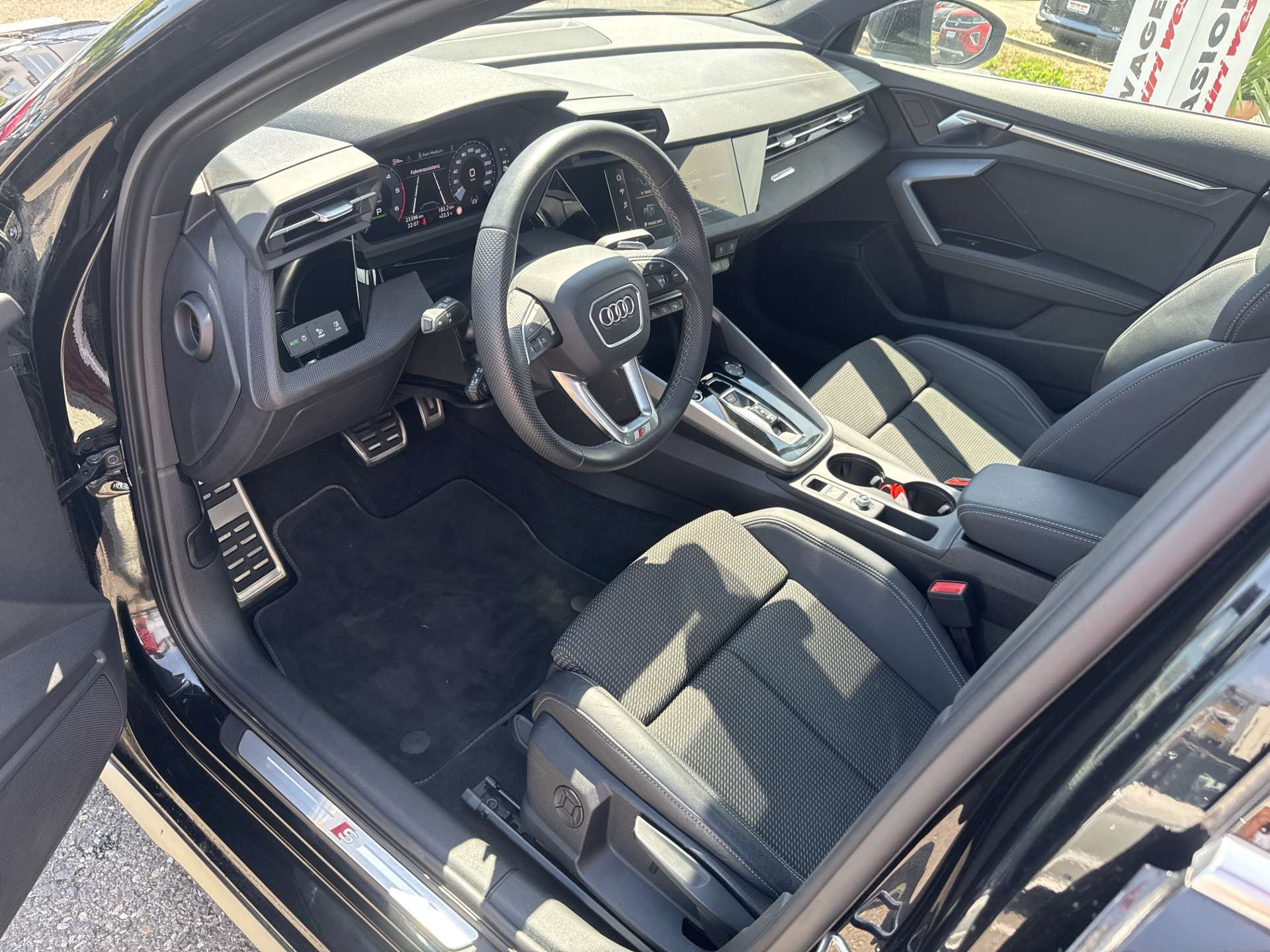 AUDI A3 Limousine 35 TDi S-Line S-Tronic Automat-image-5