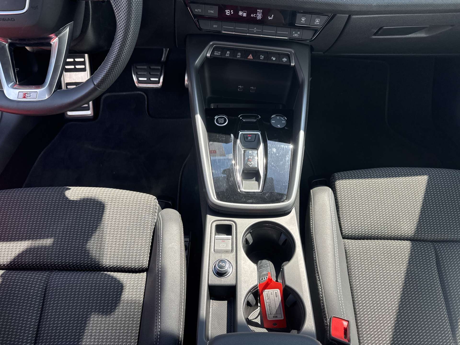 AUDI A3 Limousine 35 TDi S-Line S-Tronic Automat-image-11