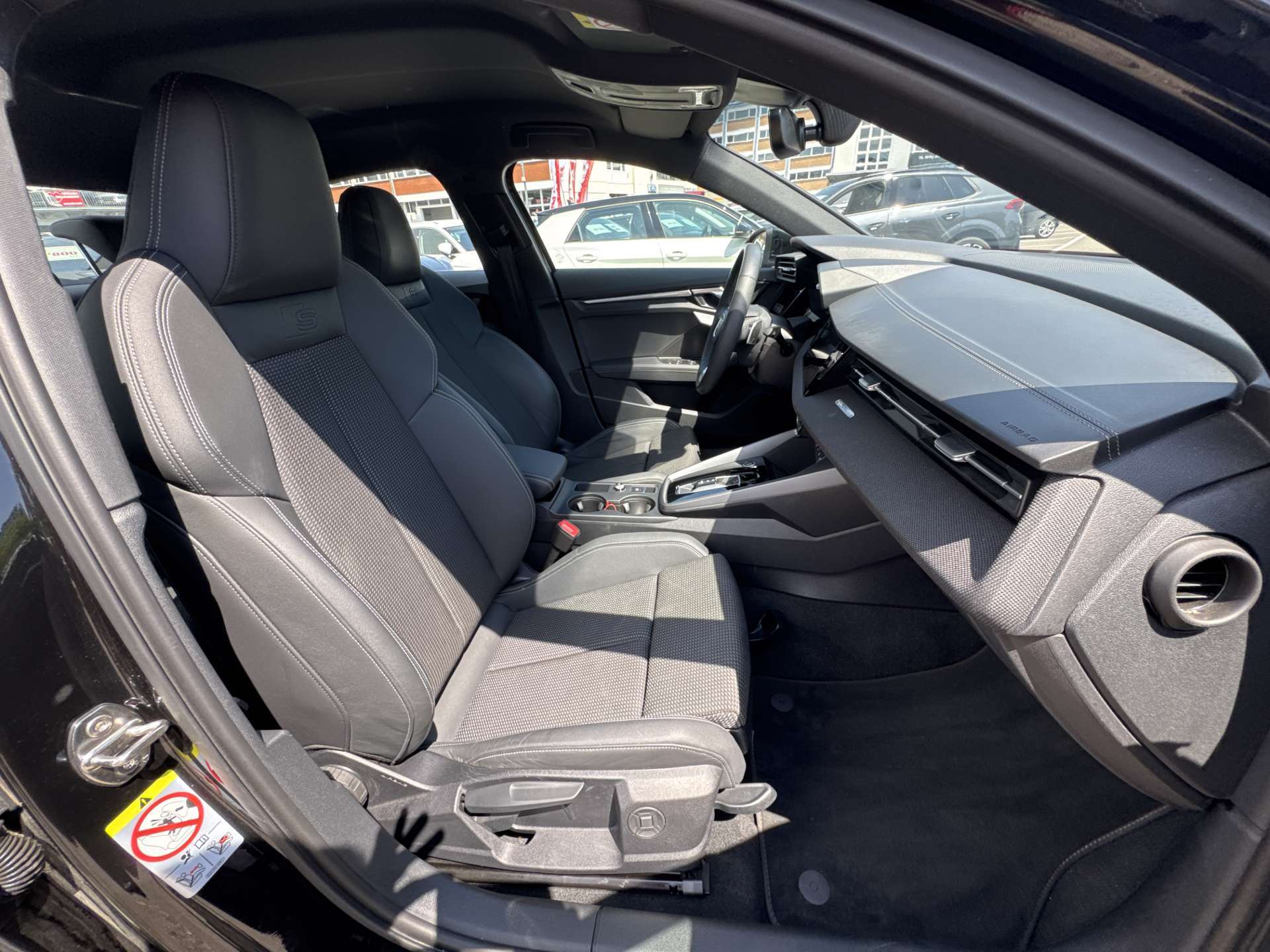 AUDI A3 Limousine 35 TDi S-Line S-Tronic Automat-image-12