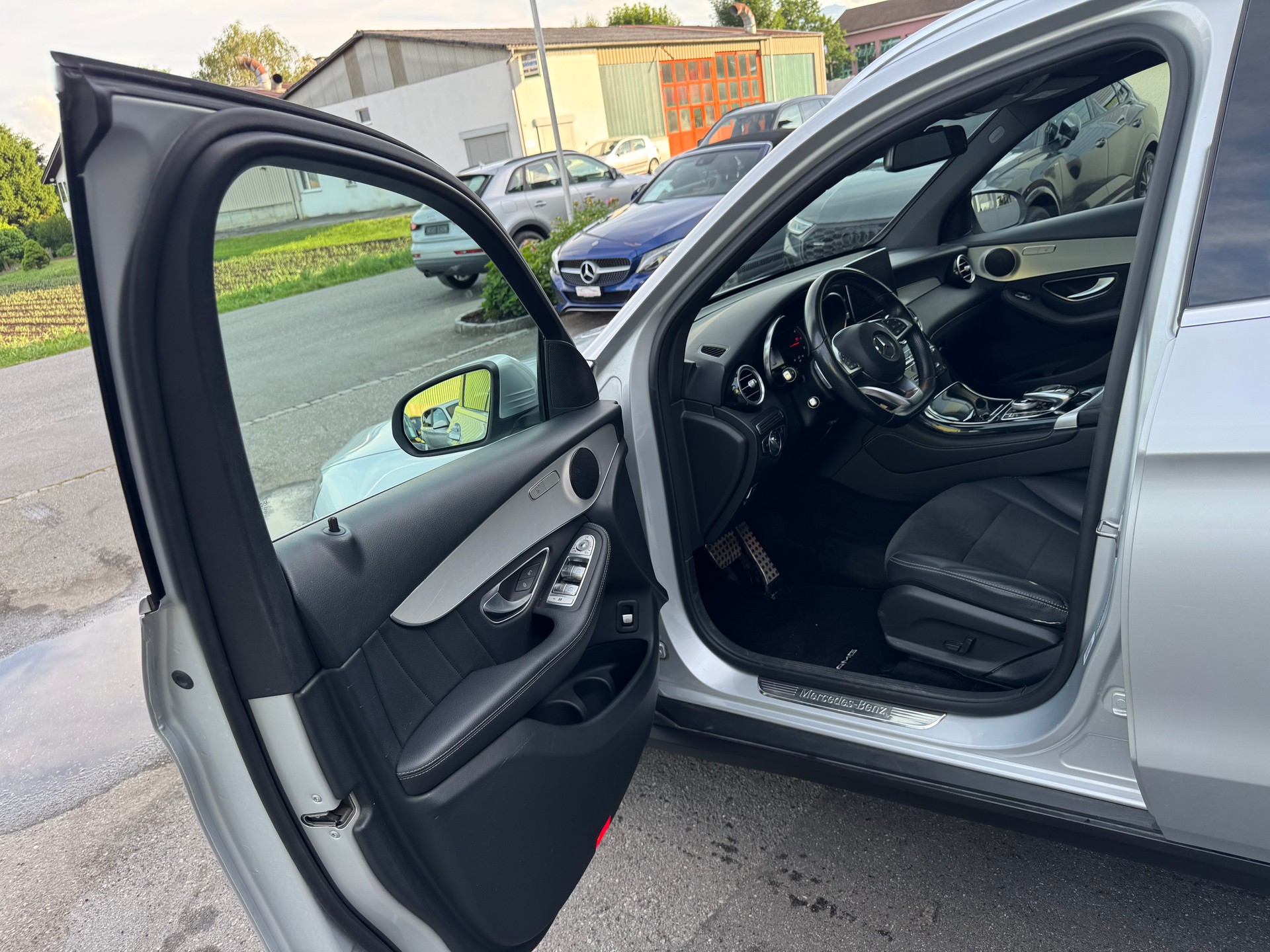 MERCEDES-BENZ GLC 250 d AMG Line 4Matic 9G-Tronic-image-13