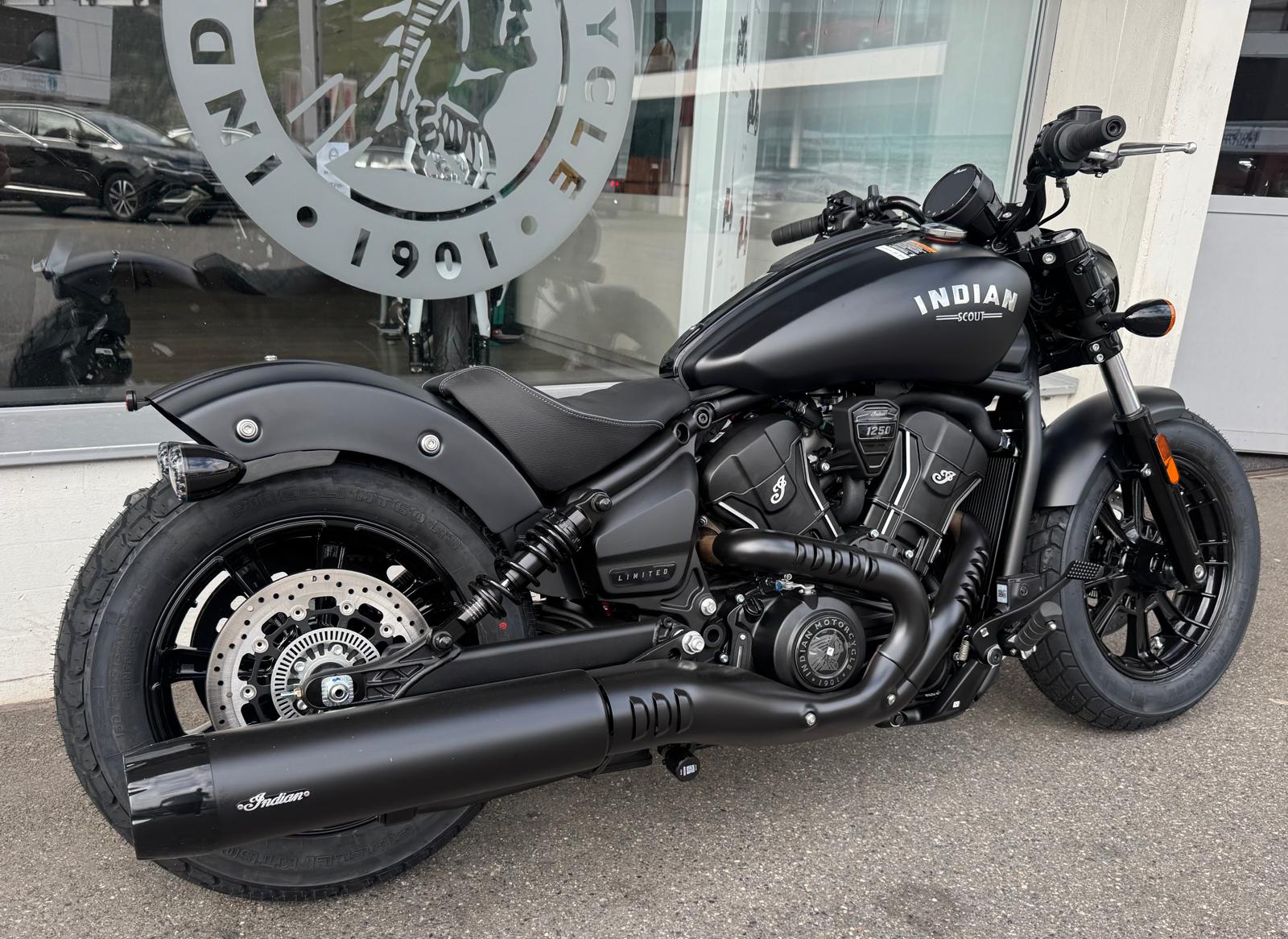 INDIAN Scout Bobber Limited + Tech-showroom-element-3