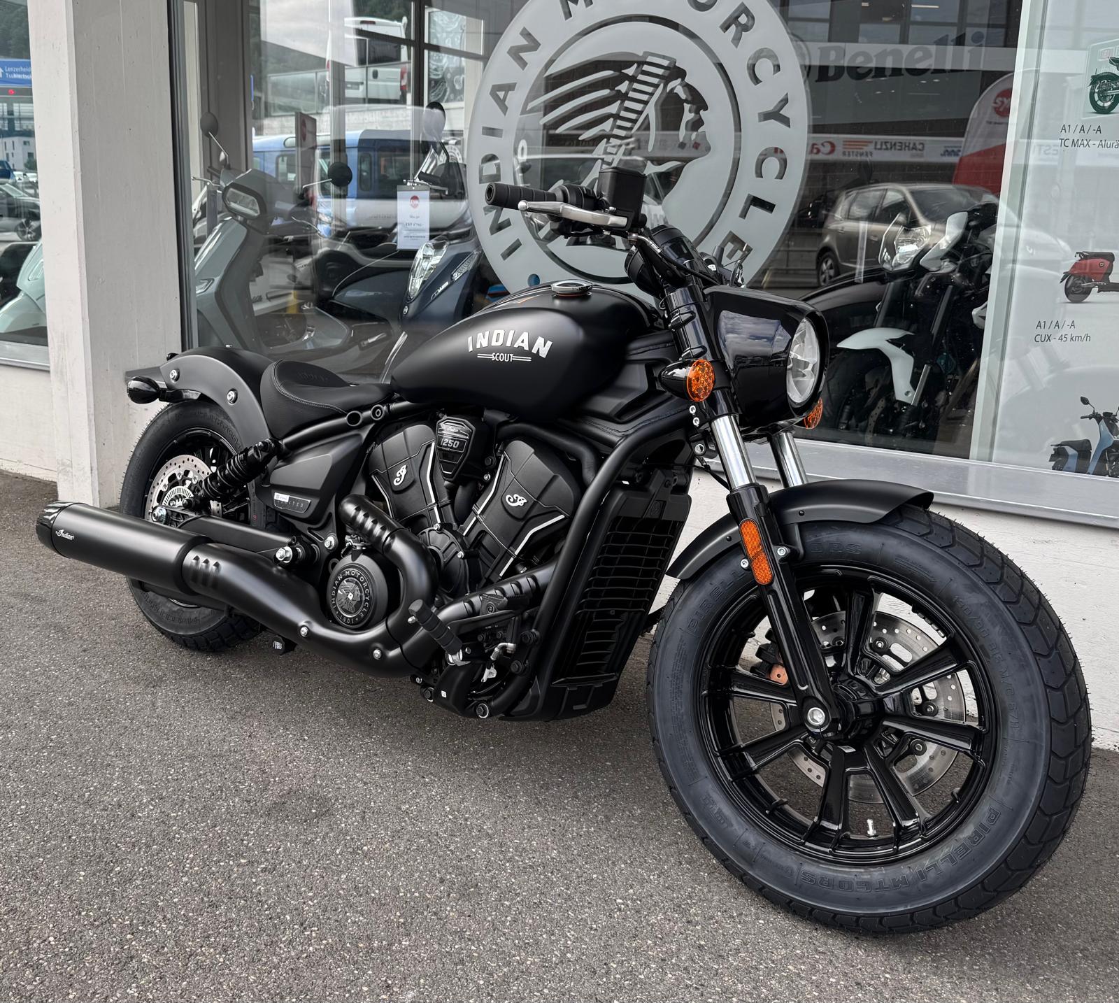 INDIAN Scout Bobber Limited + Tech-showroom-element-1