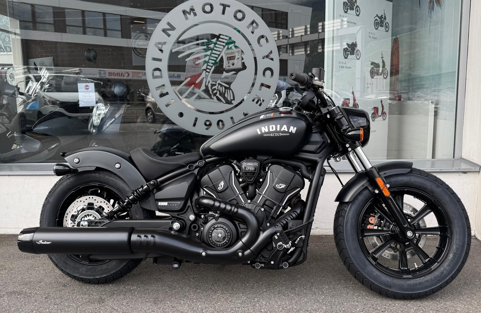 INDIAN Scout Bobber Limited + Tech-showroom-element-2
