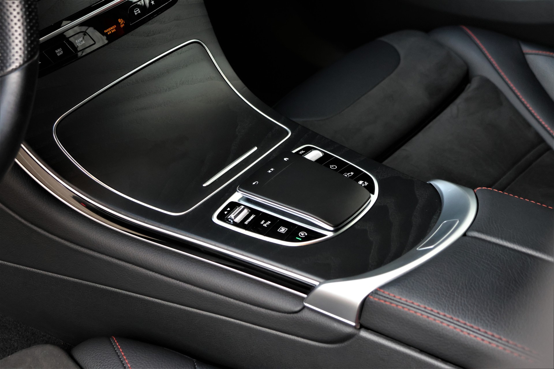 MERCEDES-BENZ GLC Coupé 220 d AMG Line 4Matic 9G-Tronic (CH) + 2.5T AHK-image-10