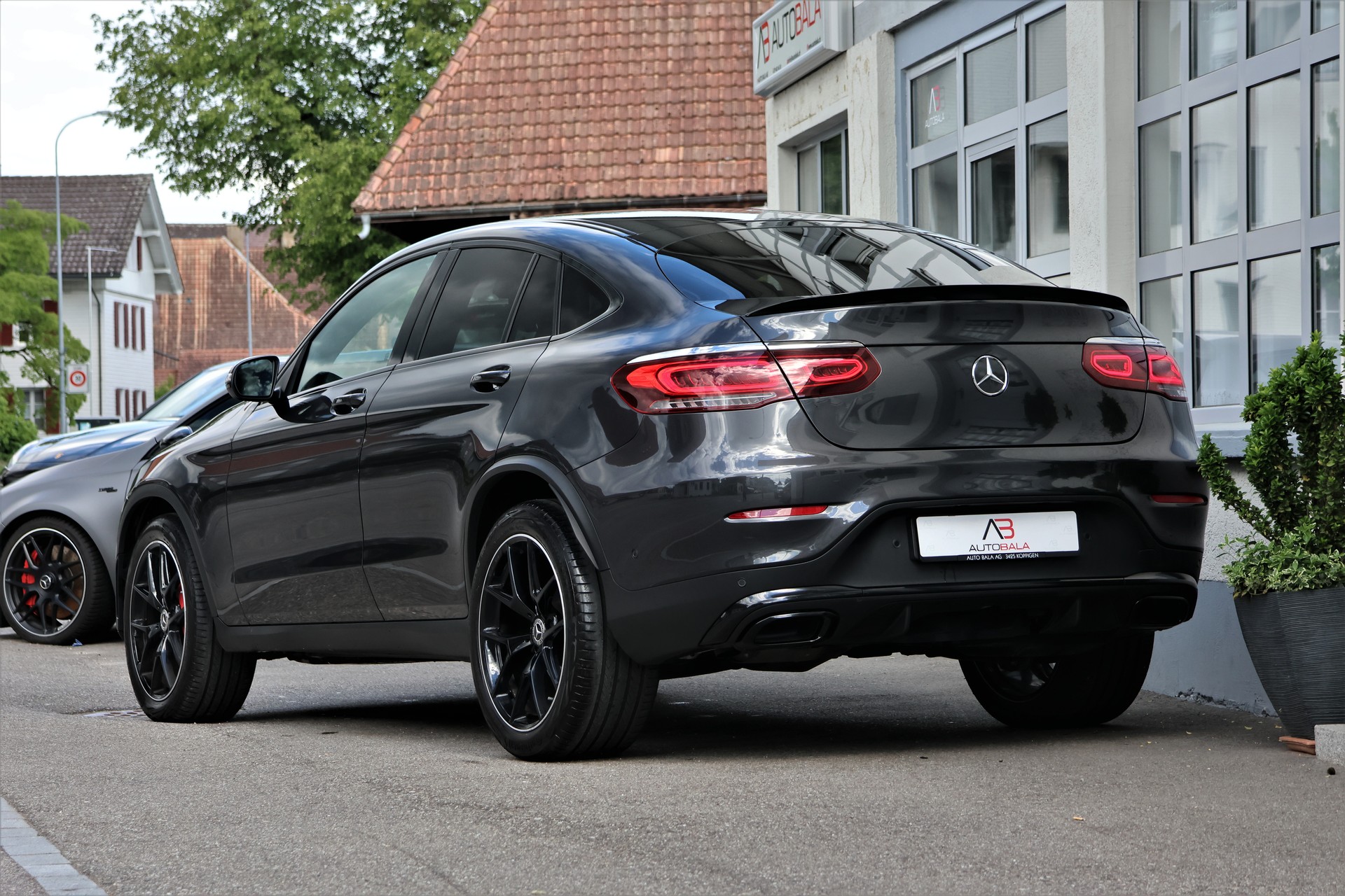 MERCEDES-BENZ GLC Coupé 220 d AMG Line 4Matic 9G-Tronic (CH) + 2.5T AHK-image-2