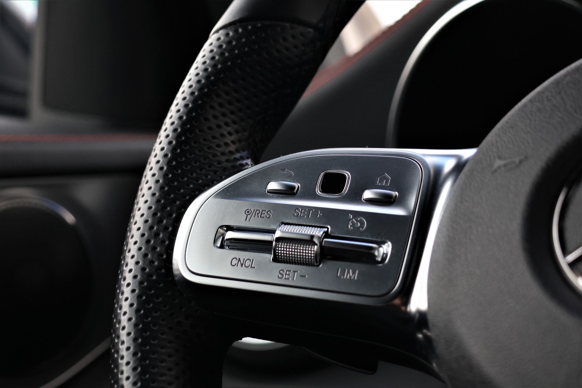 MERCEDES-BENZ GLC Coupé 220 d AMG Line 4Matic 9G-Tronic (CH) + 2.5T AHK-image-16