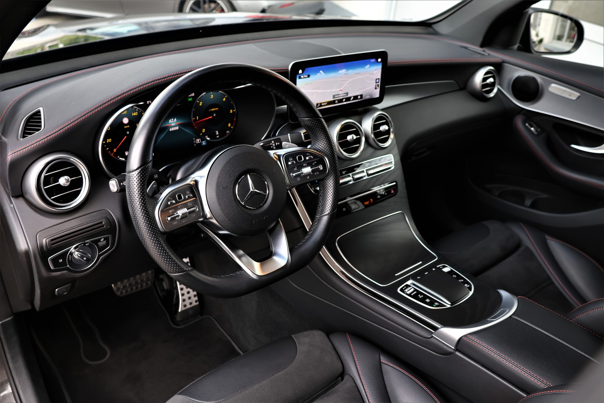 MERCEDES-BENZ GLC Coupé 220 d AMG Line 4Matic 9G-Tronic (CH) + 2.5T AHK-image-9