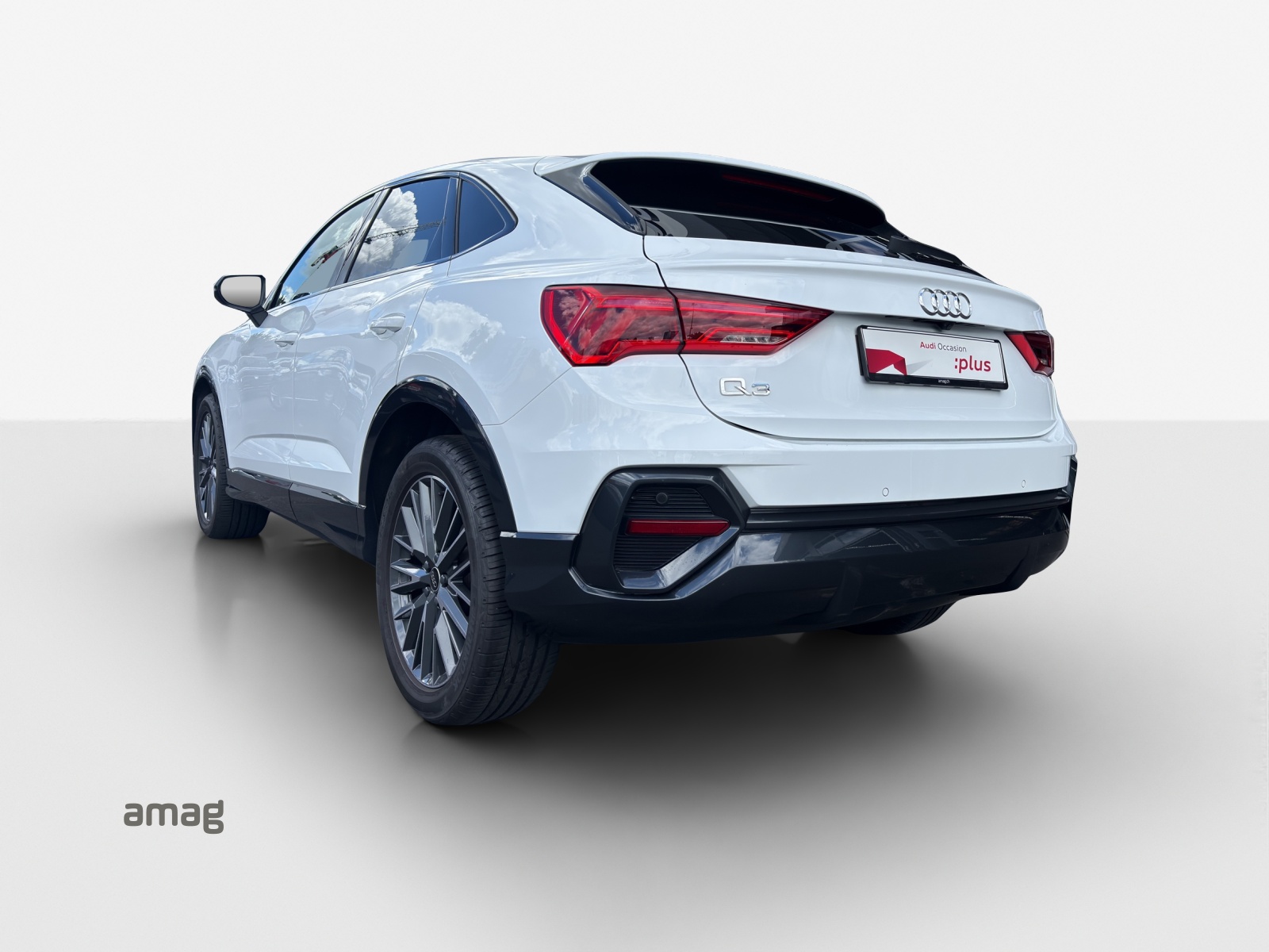 AUDI Q3 Sportback 35 TFSI Attraction S-tronic-image-2