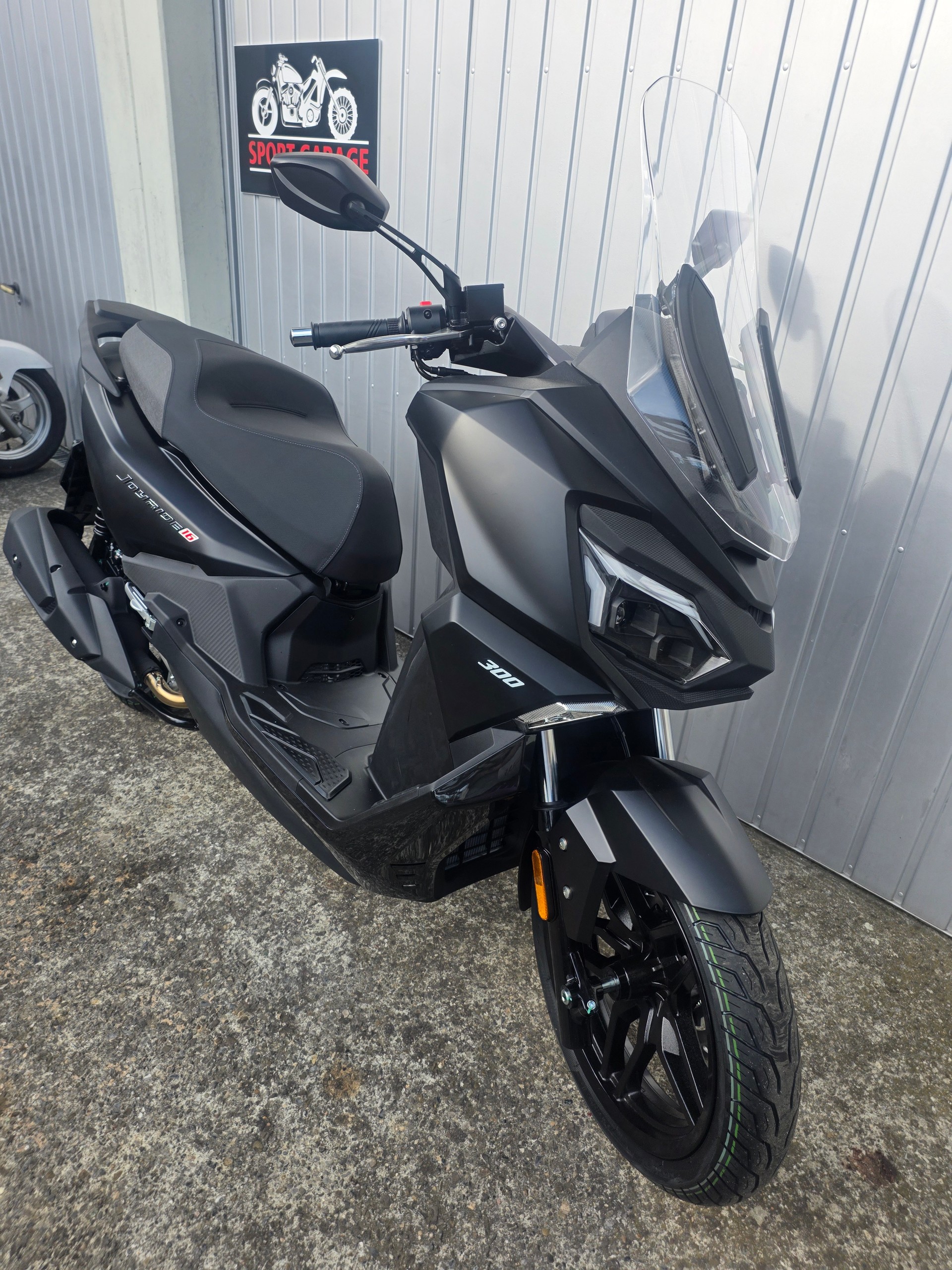 SYM Facelift 2026 300ccm-showroom-element-1