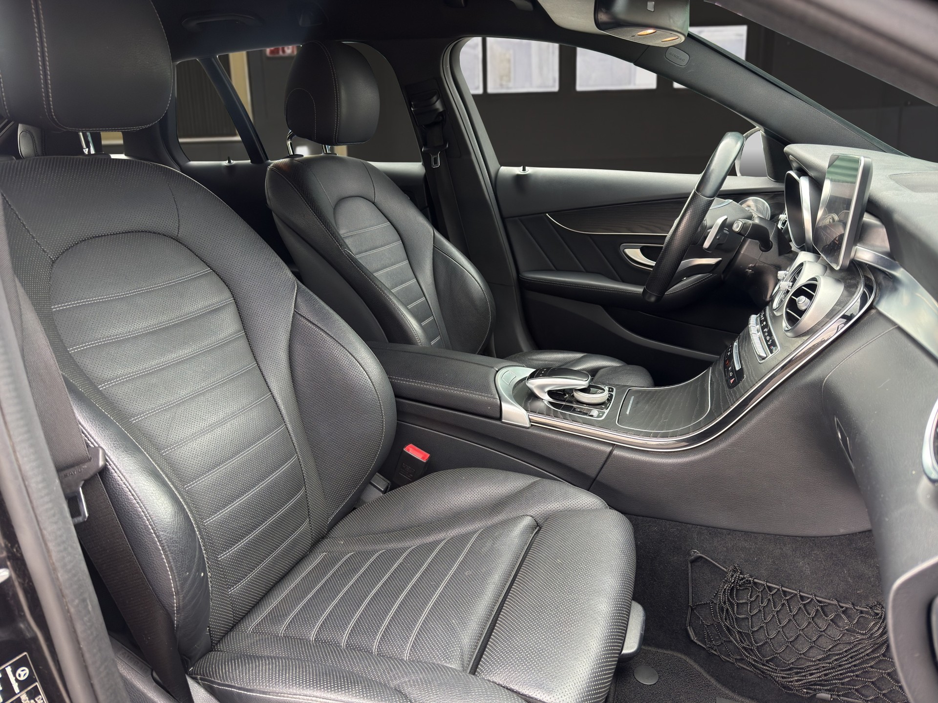 MERCEDES-BENZ C 250 d Swiss Star AMG Line 4Matic 9G-Tronic-image-9