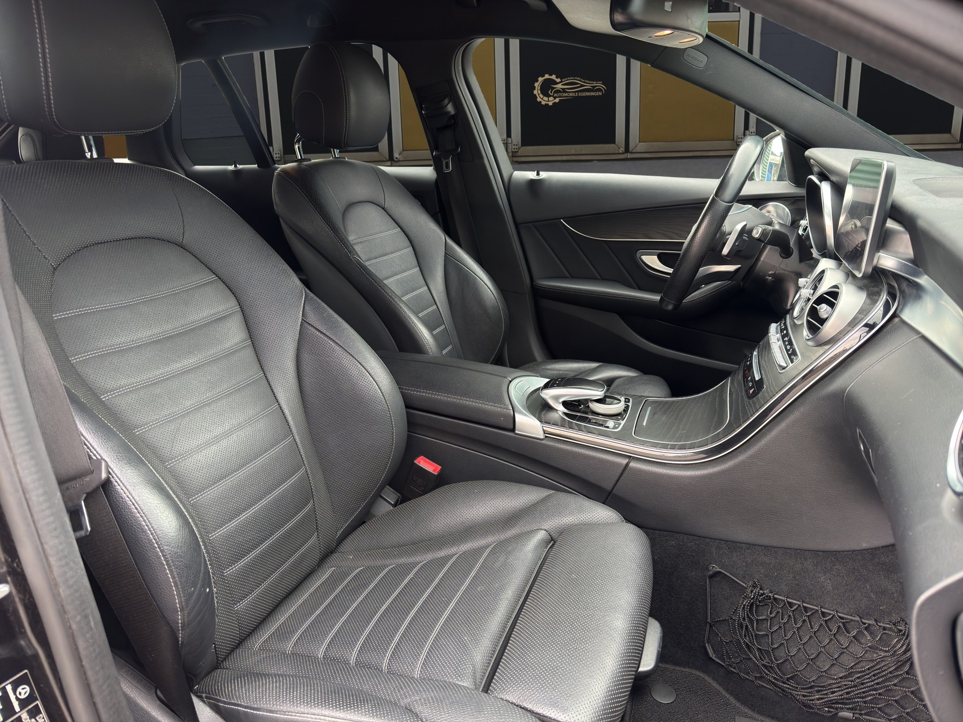 MERCEDES-BENZ C 250 d Swiss Star AMG Line 4Matic 9G-Tronic-image-9