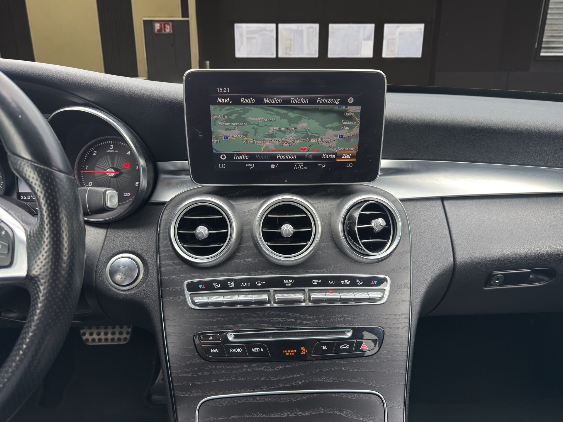 MERCEDES-BENZ C 250 d Swiss Star AMG Line 4Matic 9G-Tronic-image-14
