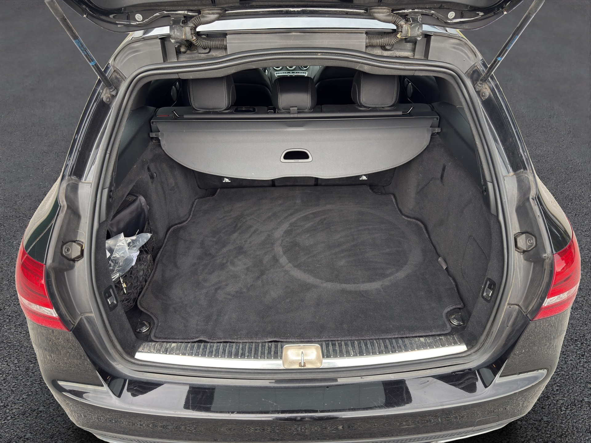 MERCEDES-BENZ C 250 d Swiss Star AMG Line 4Matic 9G-Tronic-image-13