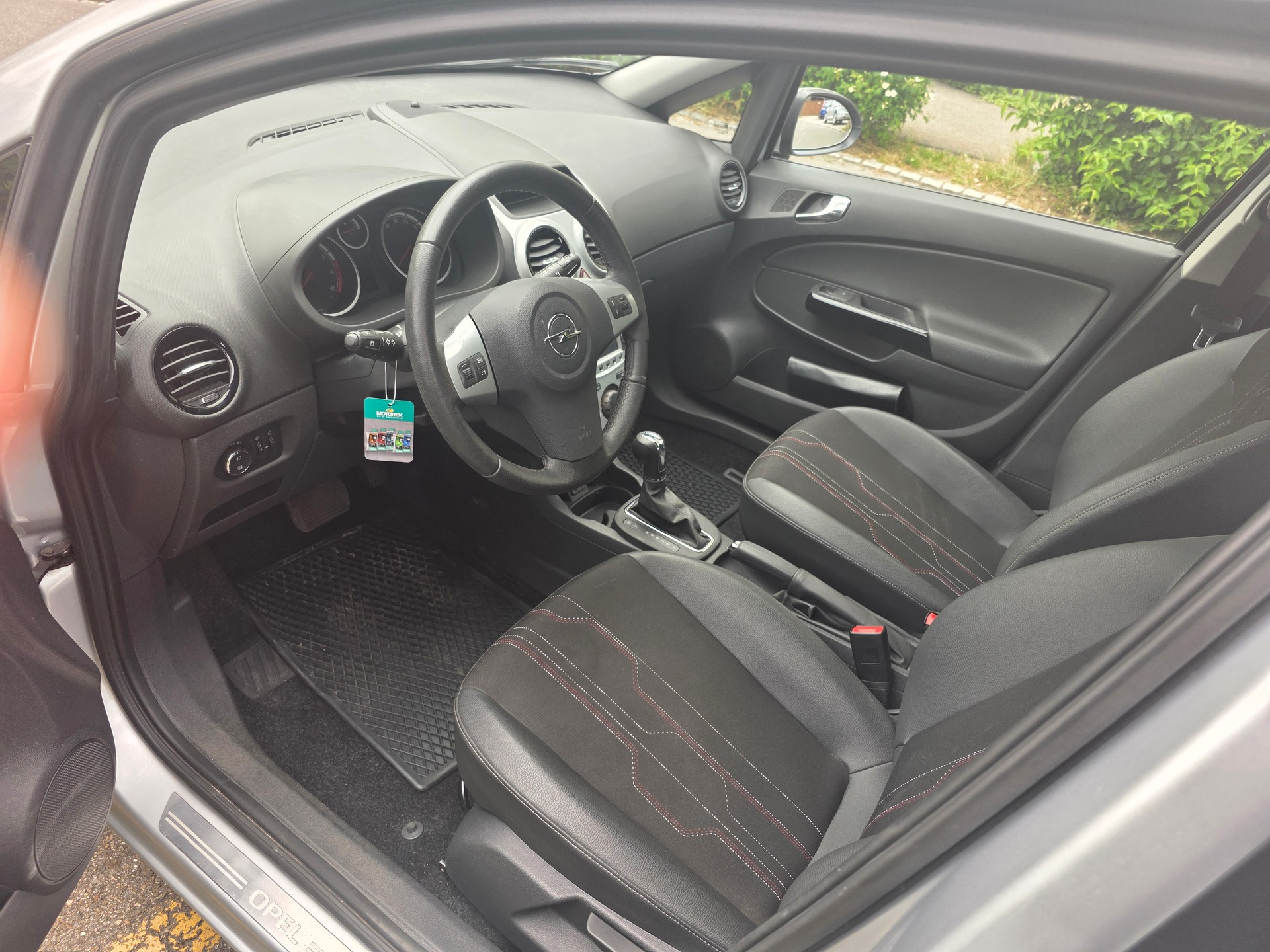 OPEL Corsa 1.4 TP Anniversary Edition Automatic-image-7