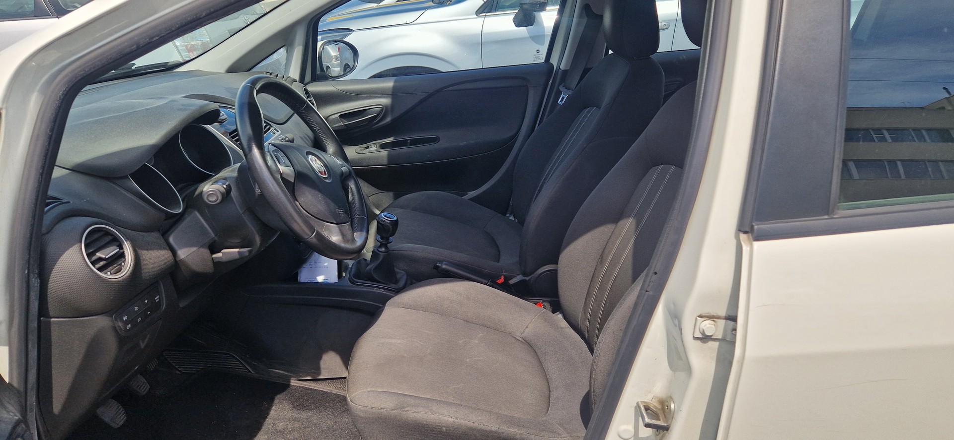 FIAT Punto 1.4 Lounge-image-5