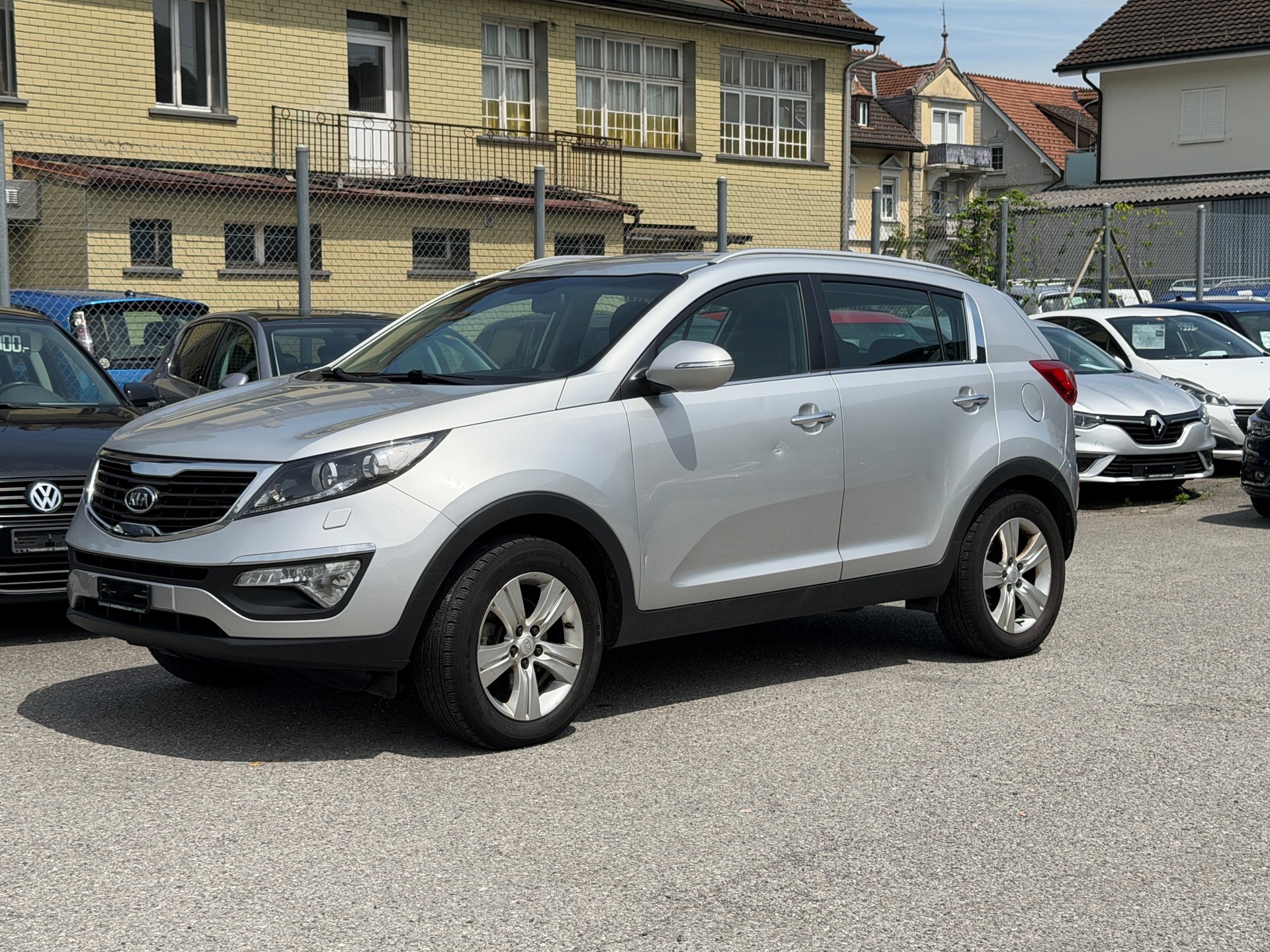 KIA Sportage 2.0 Style 2WD Automatic-image-2